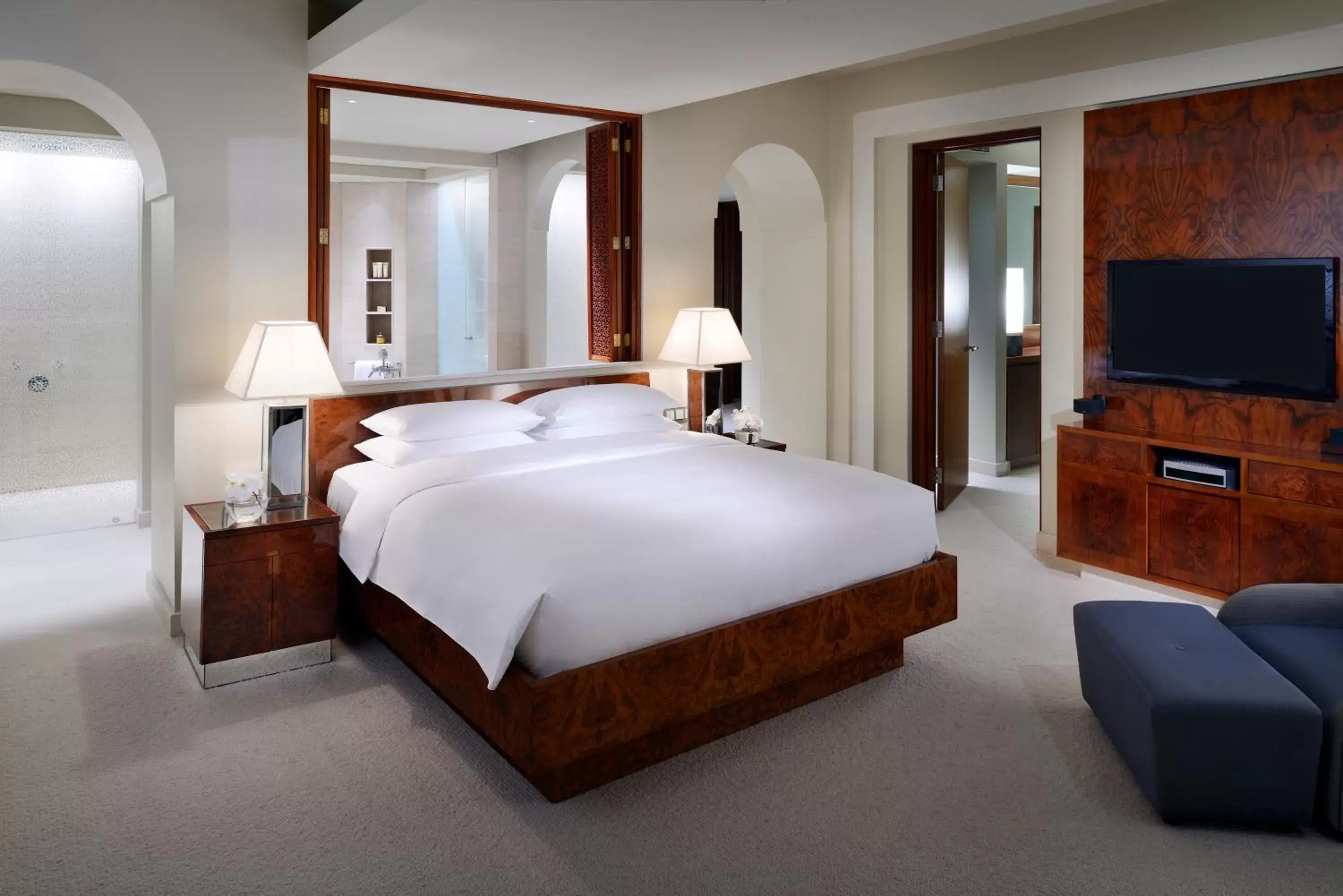 Bed in Park Hyatt Dubai