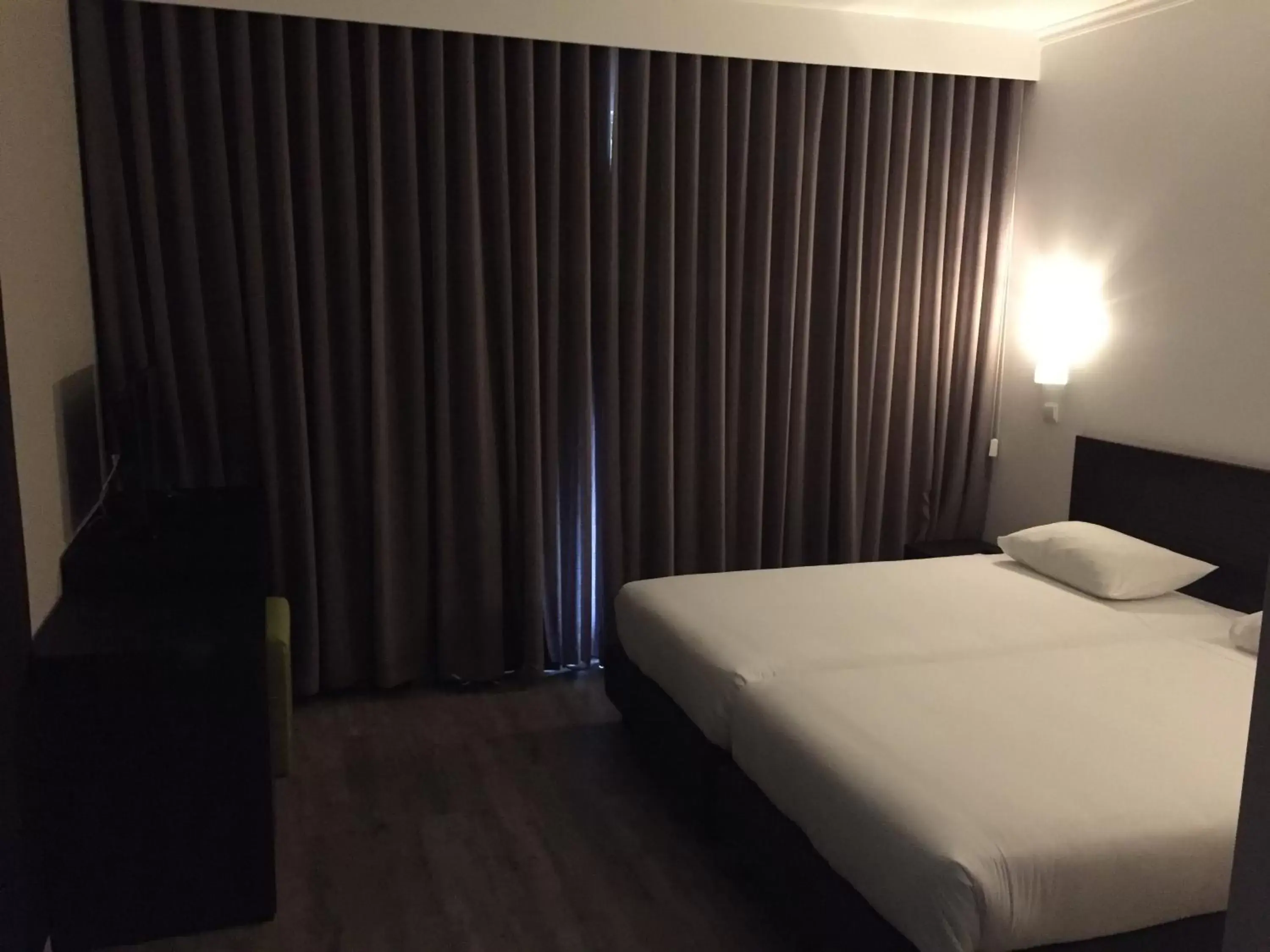 Twin Room with Mountain View (no balcony) in Hotel Euro Moniz