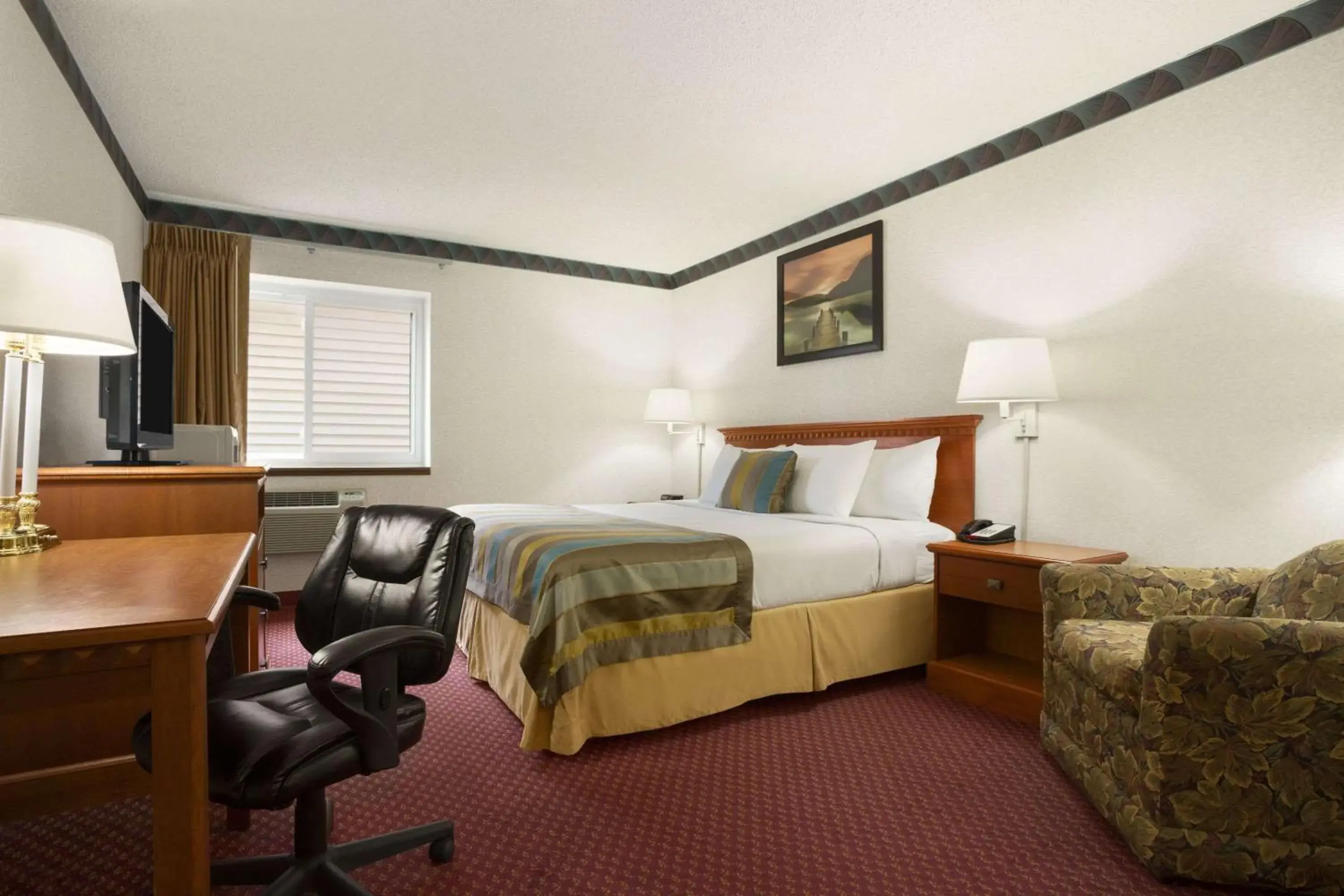 Photo of the whole room, Bed in Days Inn by Wyndham Middletown