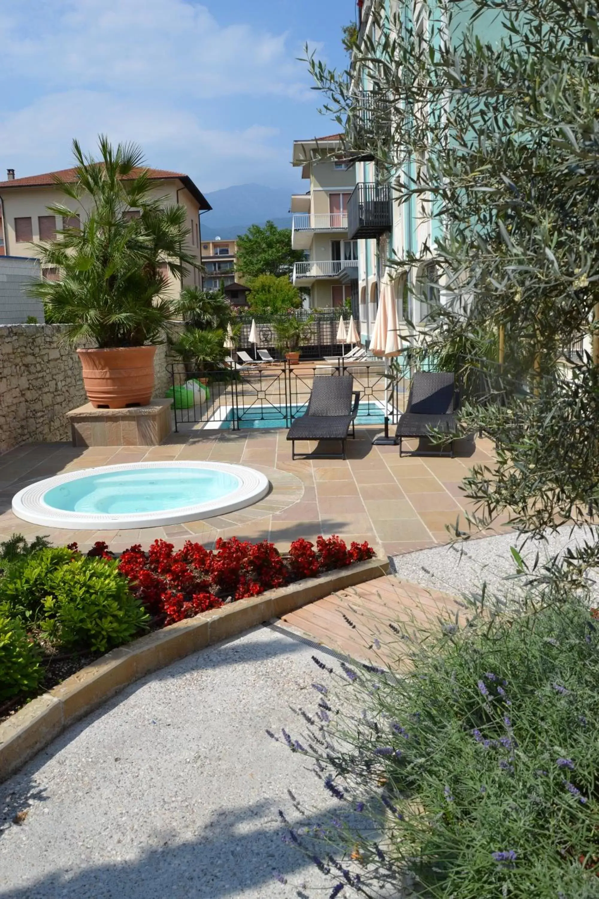 Facade/entrance, Pool View in Hotel Leon d'Oro