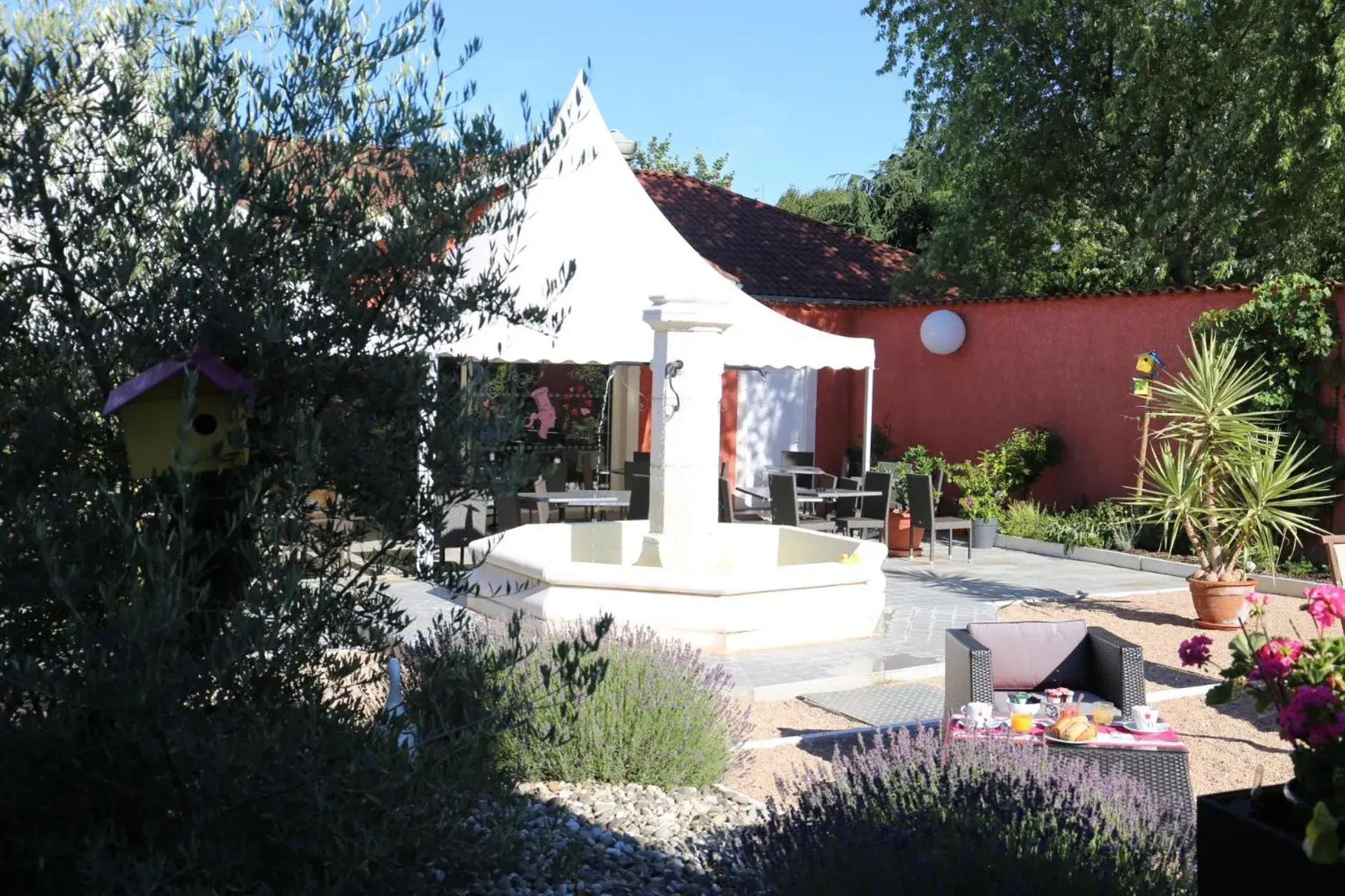 Garden in The Originals Boutique, H¿tel Le Pillebois, Bourg-en-Bresse Nord