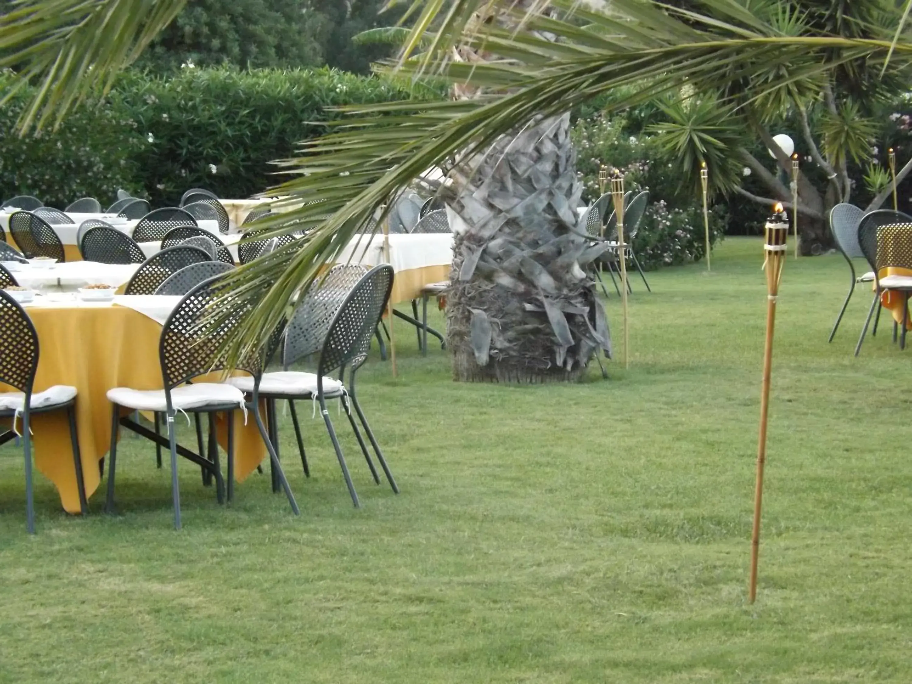 Restaurant/places to eat, Garden in Le Anfore Hotel