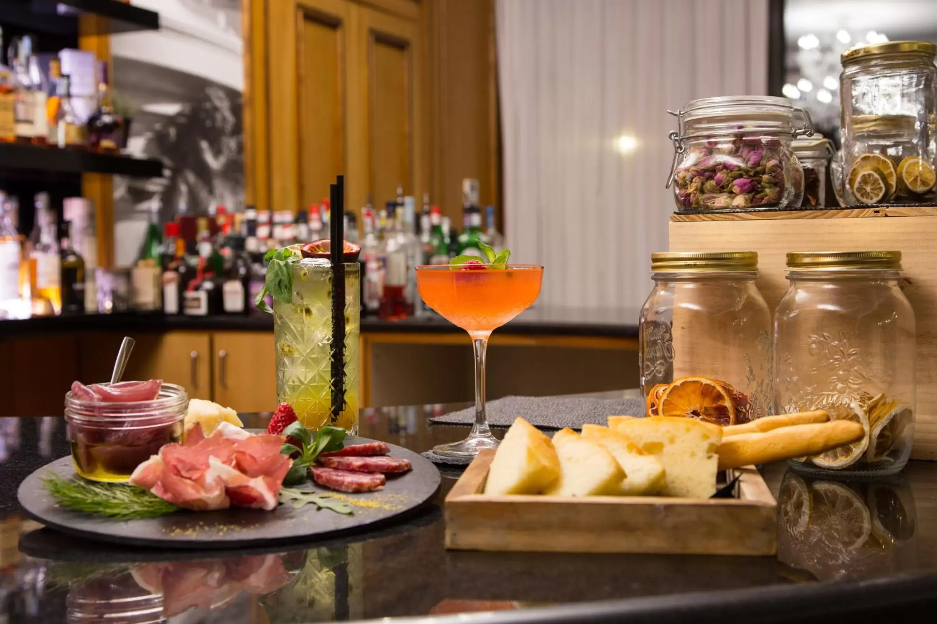 Lounge or bar in Grande Albergo Roma