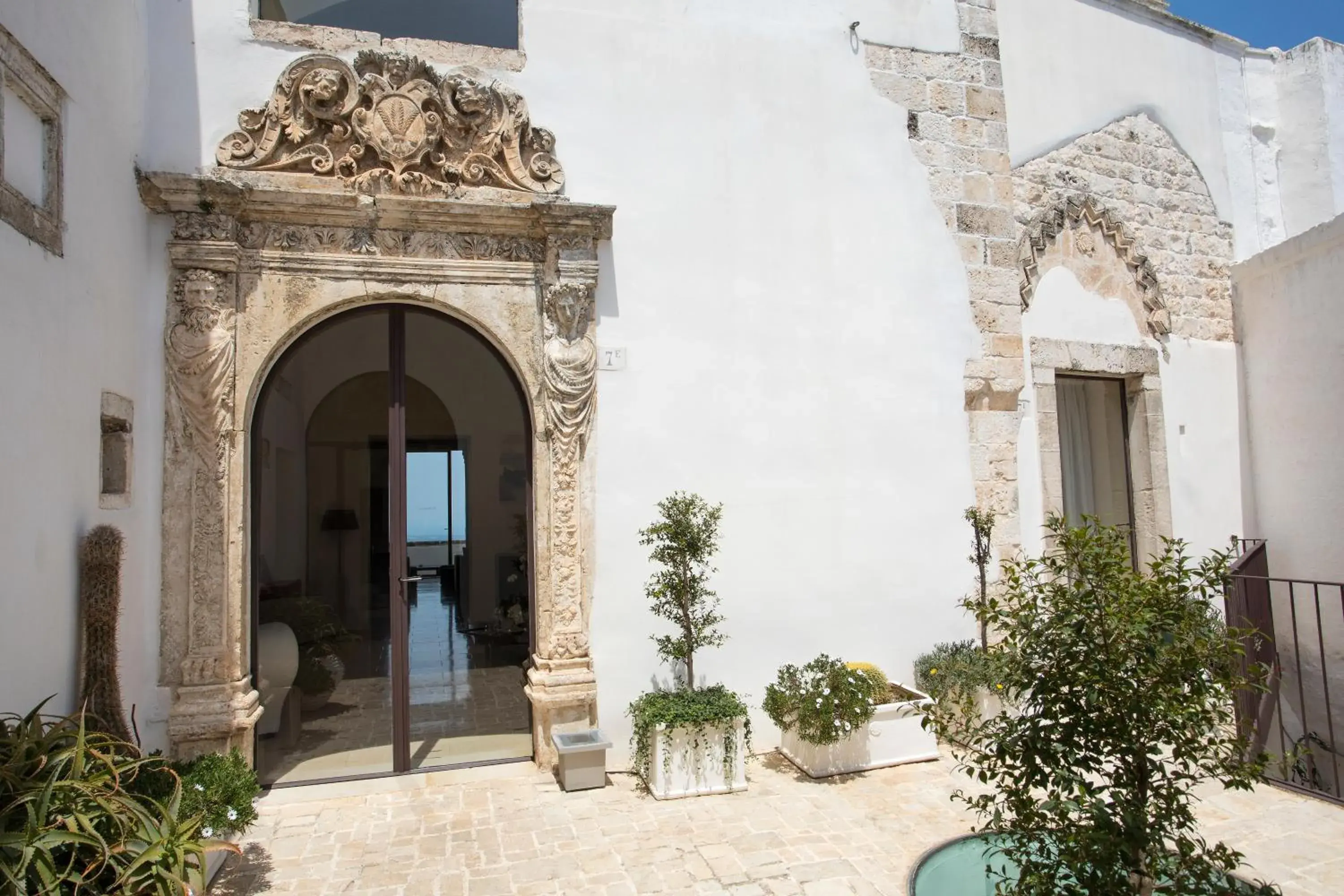 Facade/entrance in La Sommita Relais & Chateaux