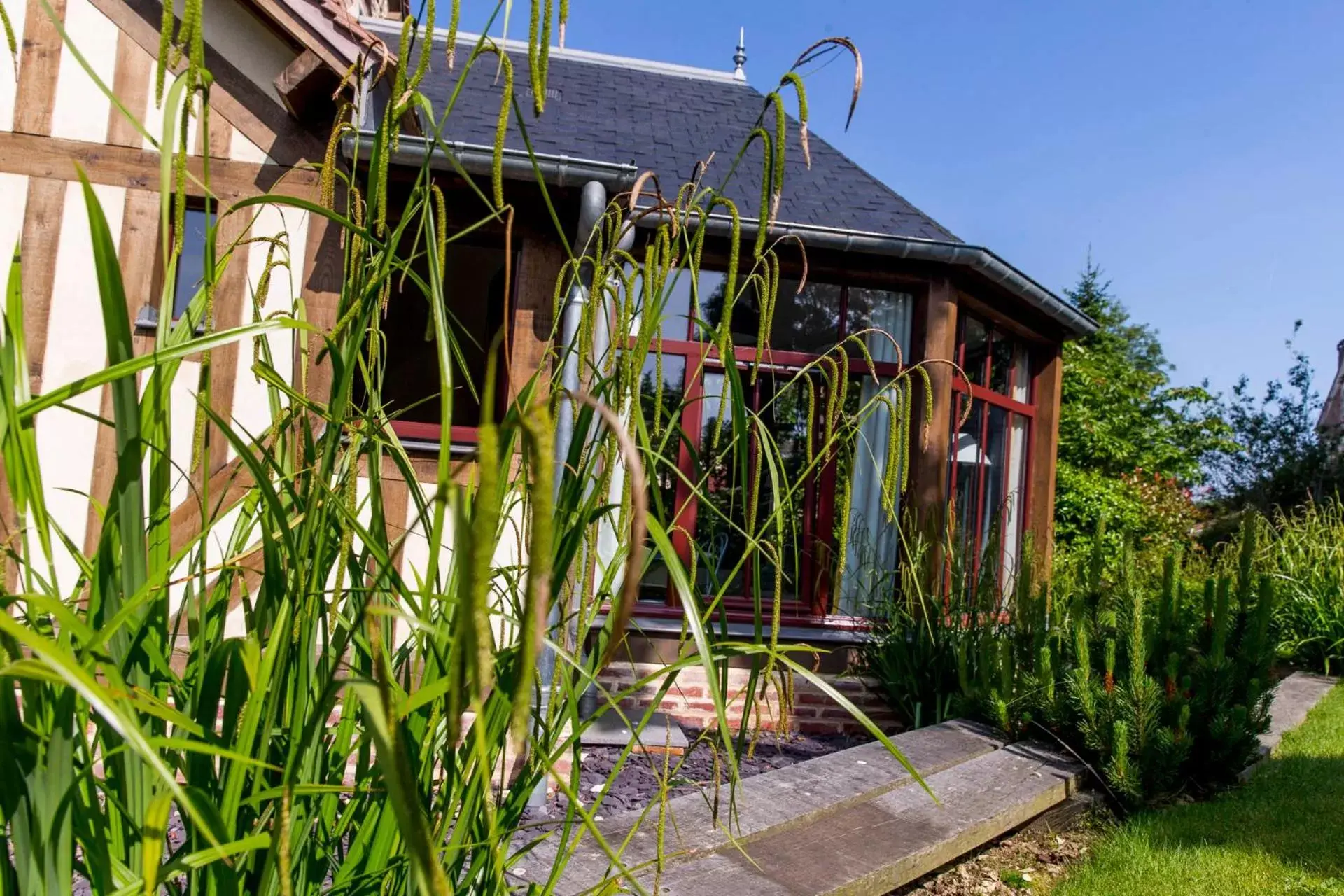 Spring, Property Building in Le Clos de Grâce