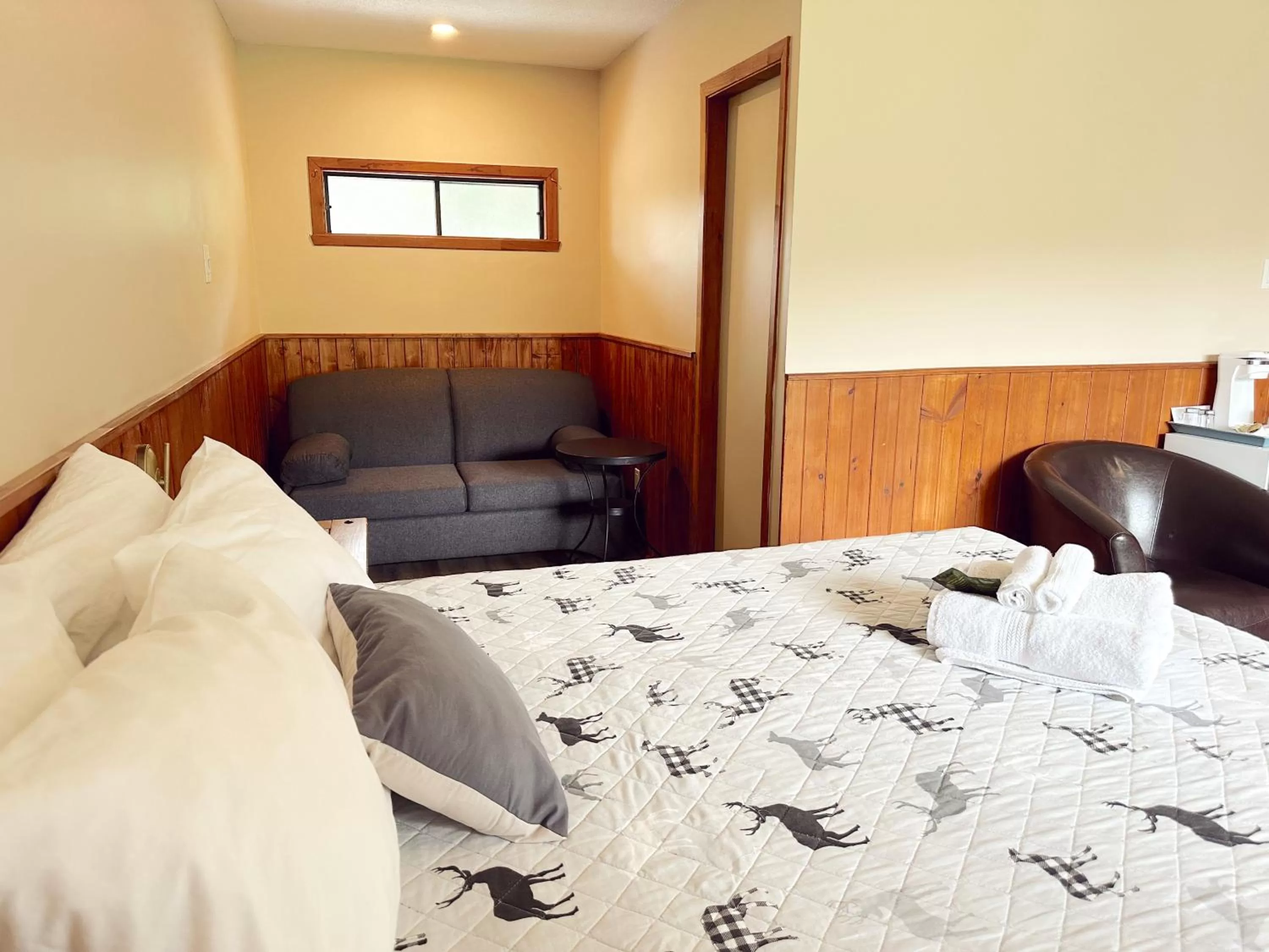 Bed in Hôtel du Lac Lenore