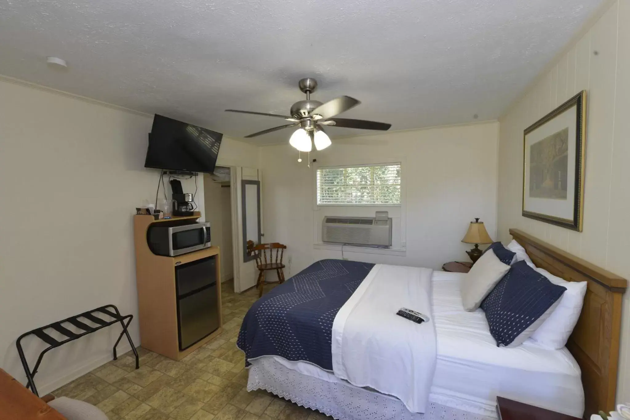 Bed in Shiner Country Inn Bed in Shiner Country Inn