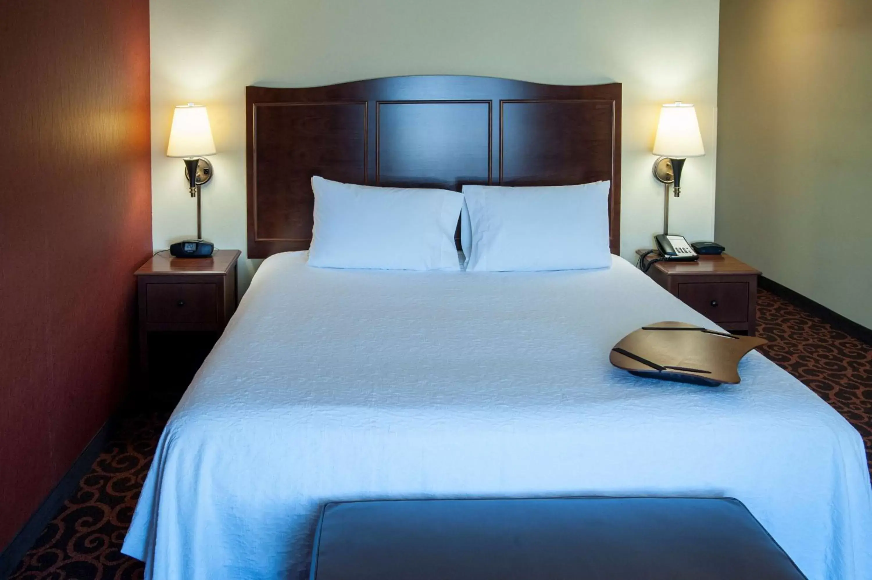 Bed in Hampton Inn & Suites Watertown