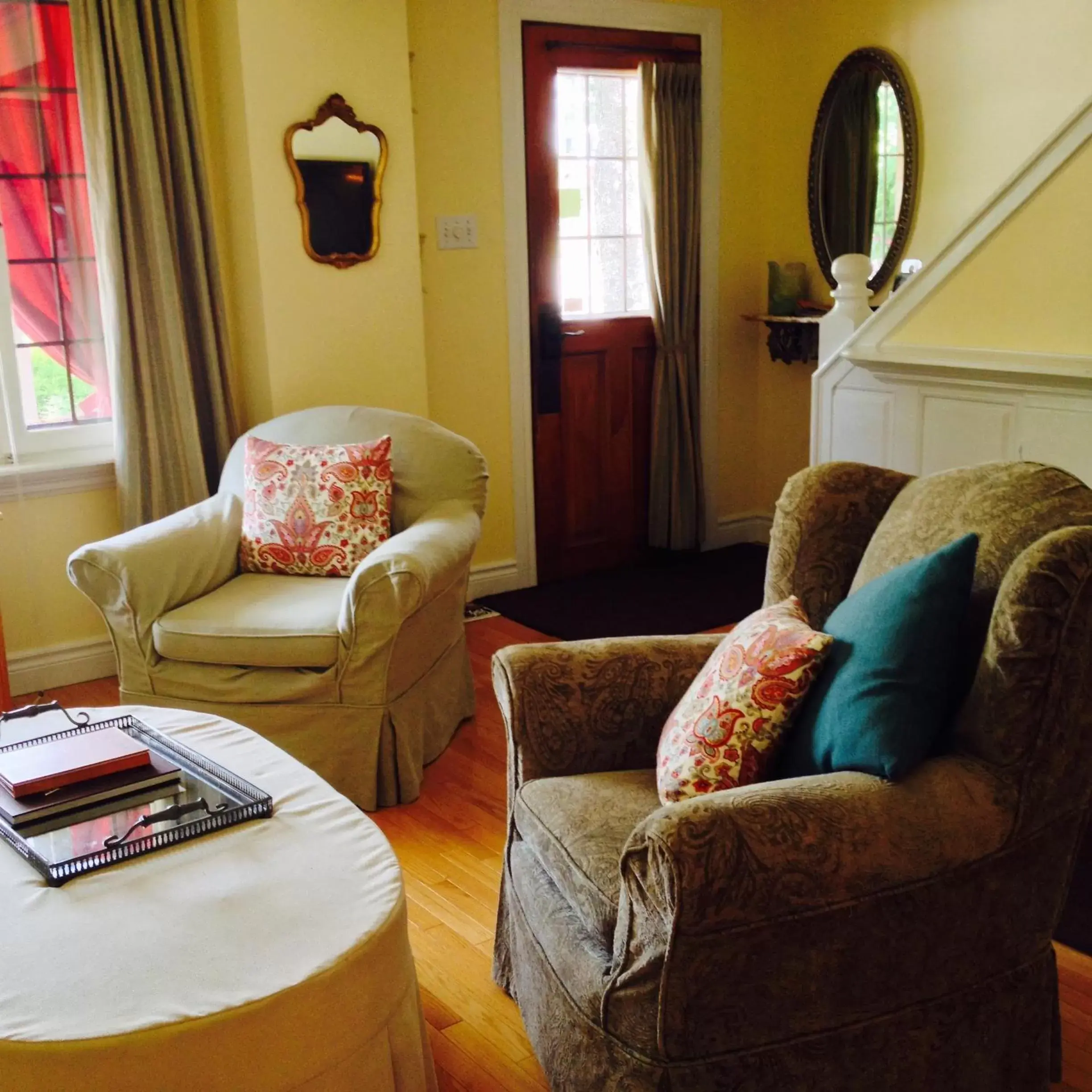 Day, Seating Area in Auberge Old Chelsea