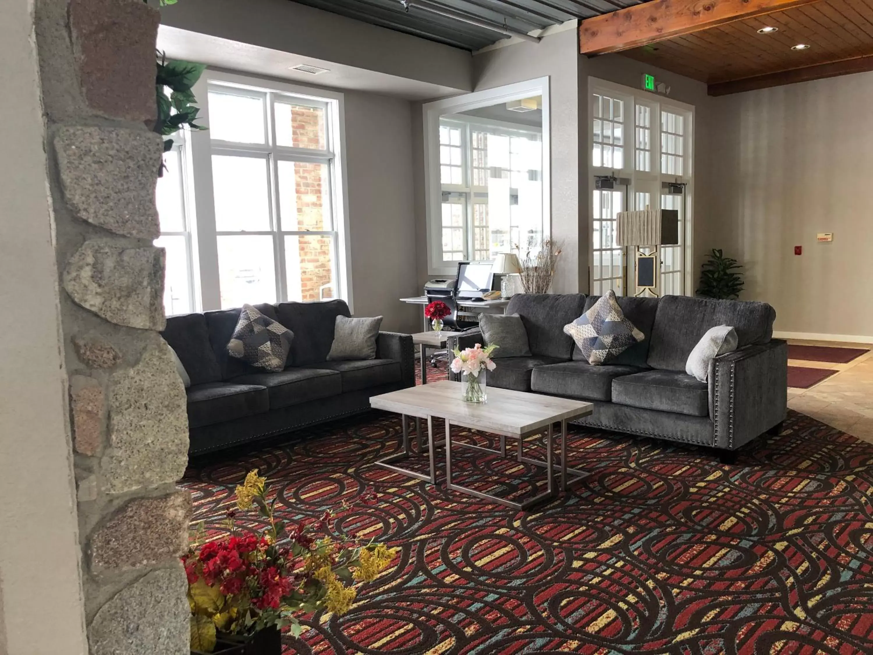 Seating Area in HomeTown Inn and Suites Belle Plaine