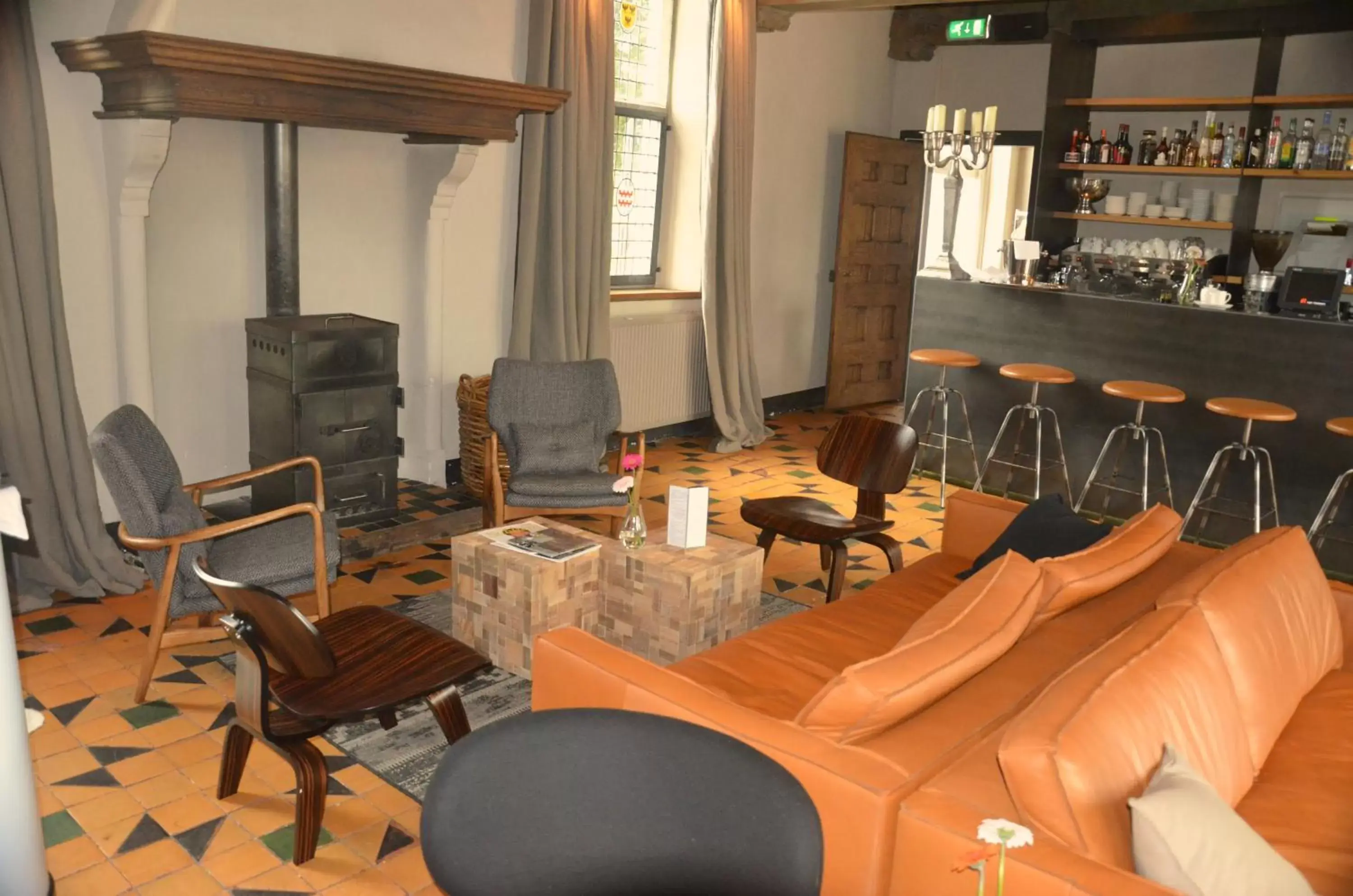 Lounge or bar in Fletcher Hotel-Restaurant Kasteel Coevorden Lounge or bar in Fletcher Hotel-Restaurant Kasteel Coevorden