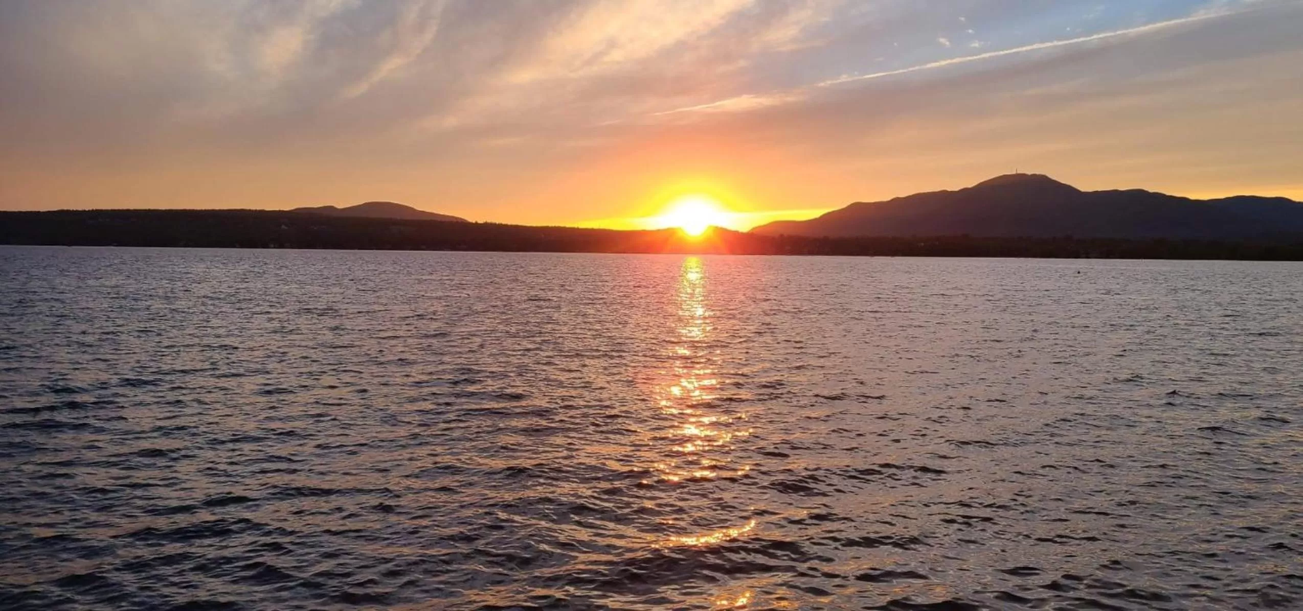 Sunrise/Sunset in Magog Waterfront Studio 106