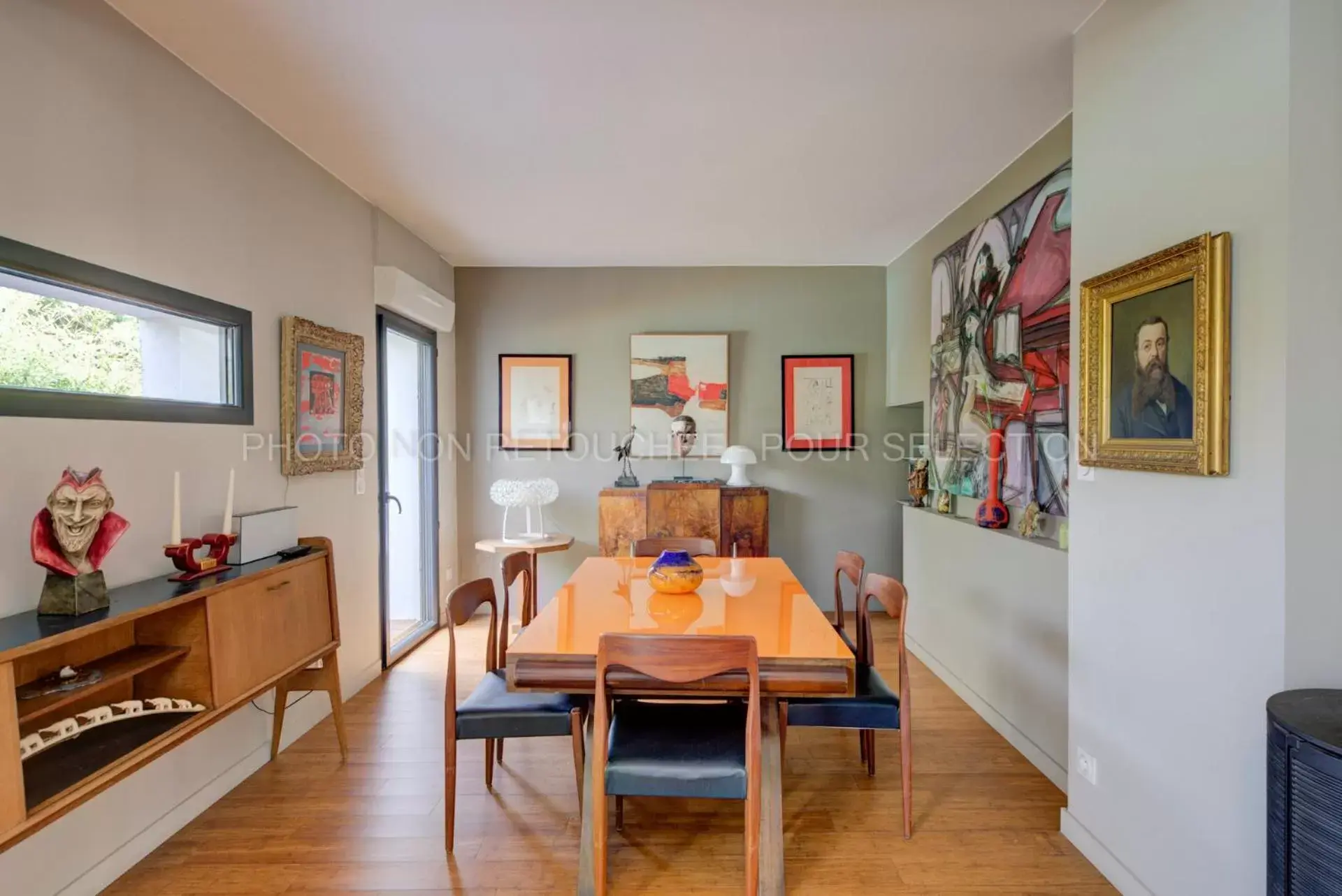 Dining Area in La Galerie