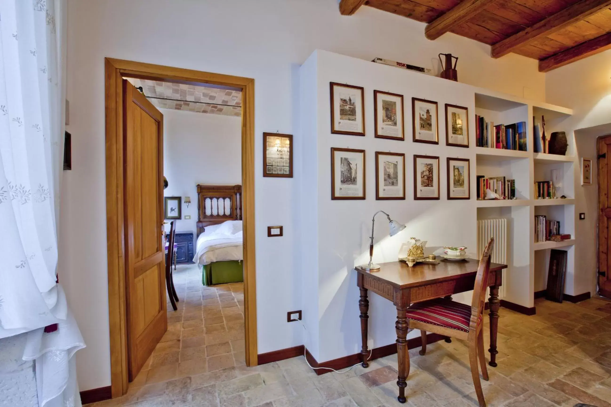 Library, Seating Area in B&B Il Marchese Del Grillo