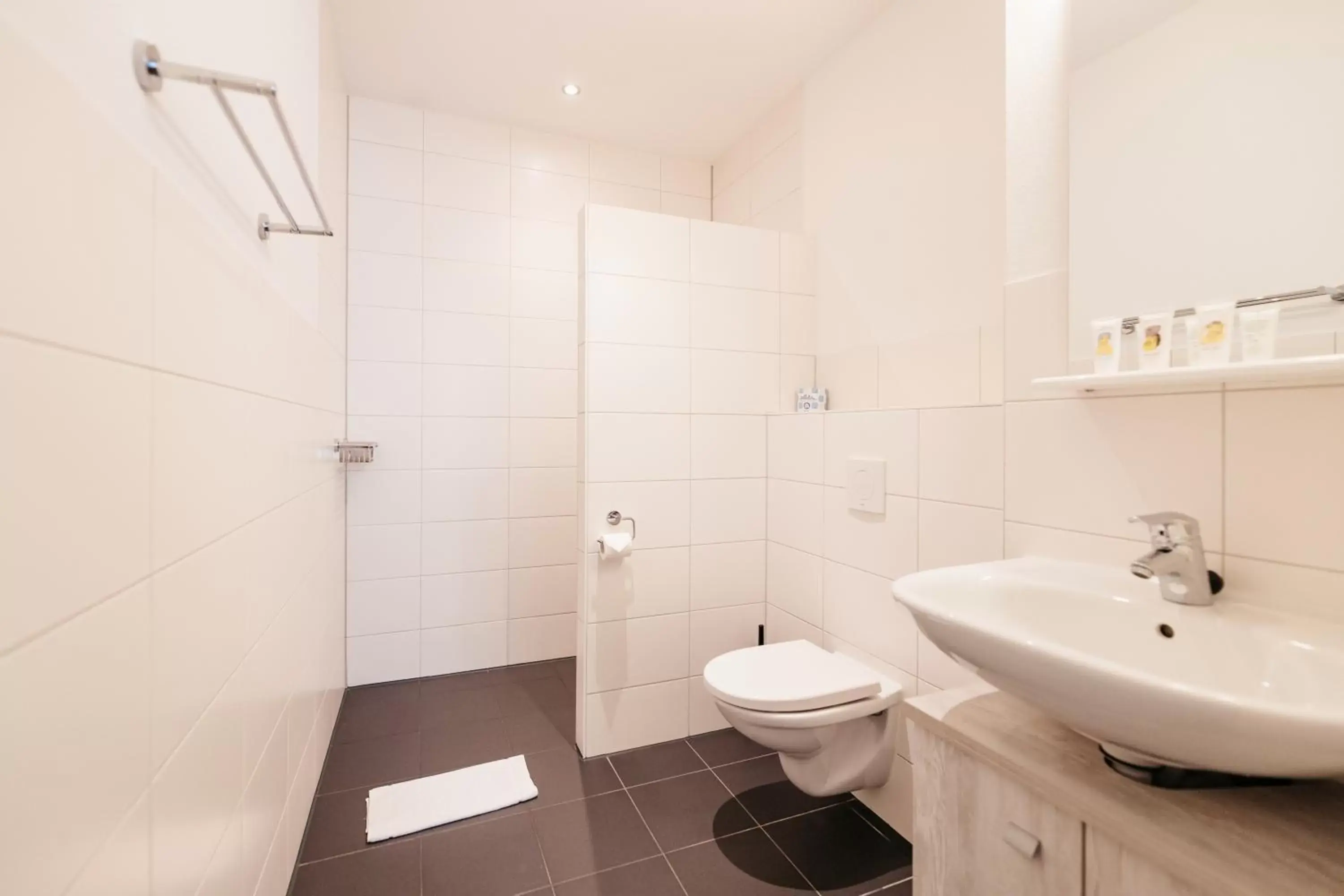 Bathroom in Amsterdam ID Aparthotel