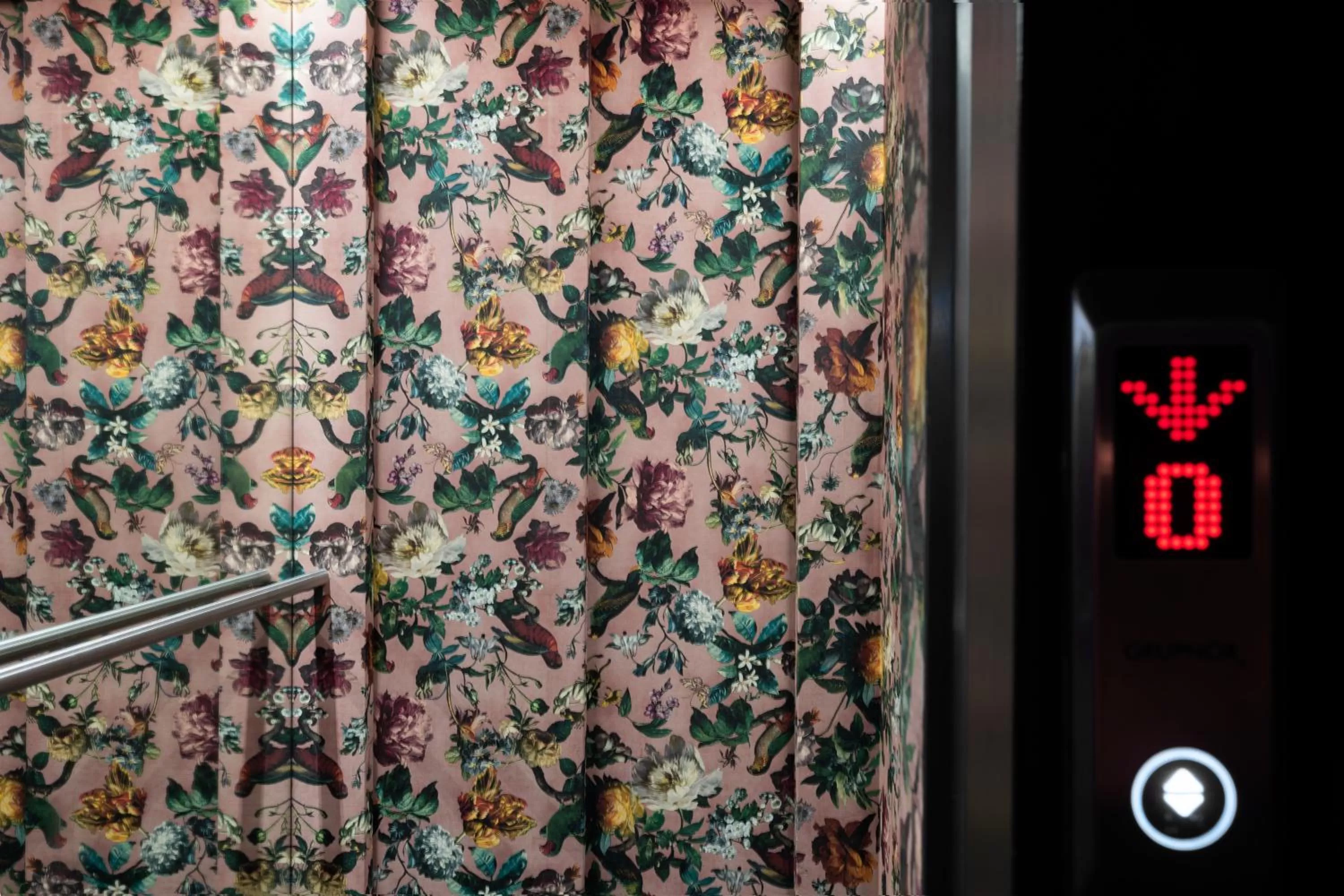 Decorative detail in chic&basic Gravity