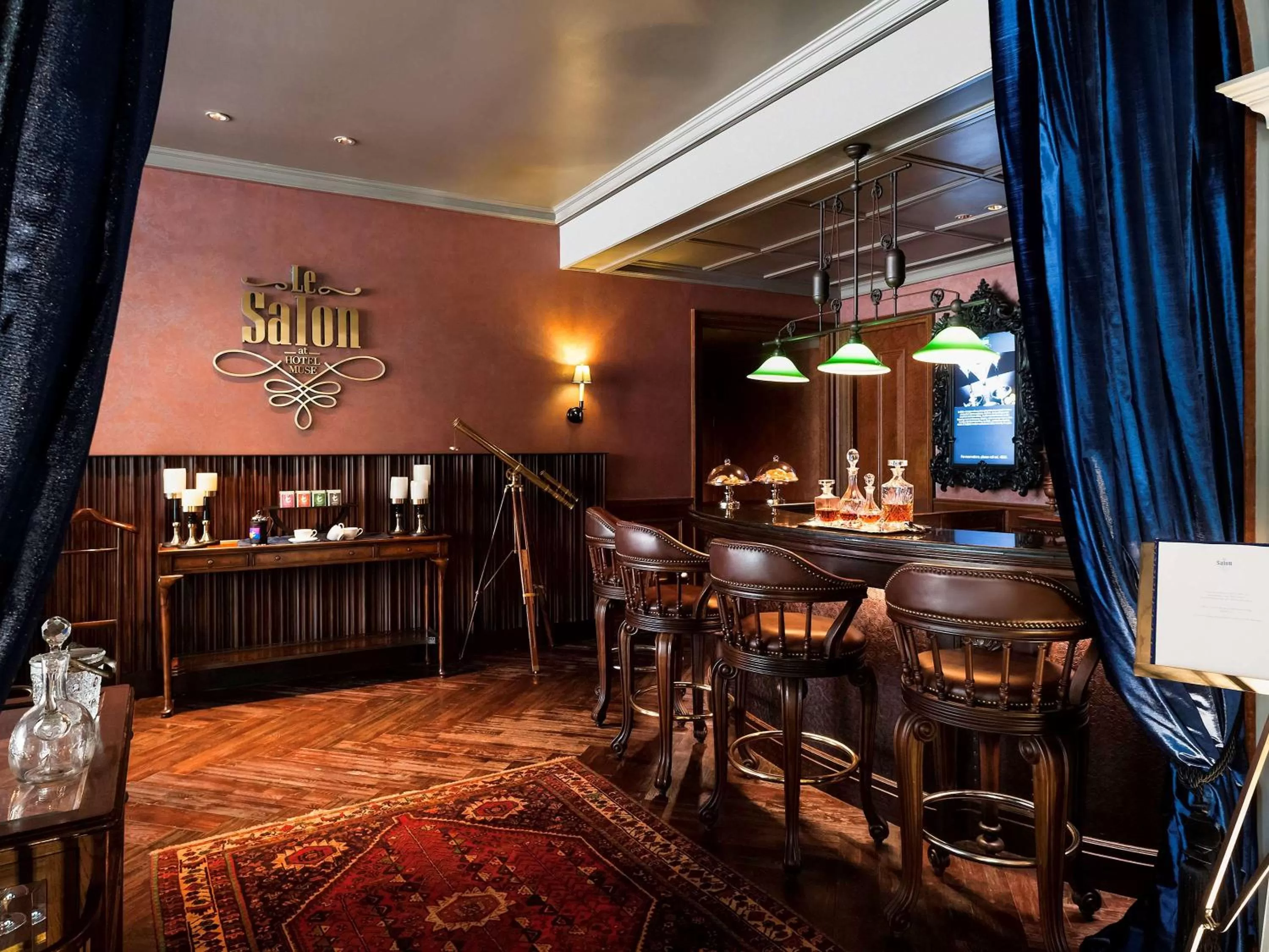 Lounge or bar in Hotel Muse Bangkok Langsuan - MGallery