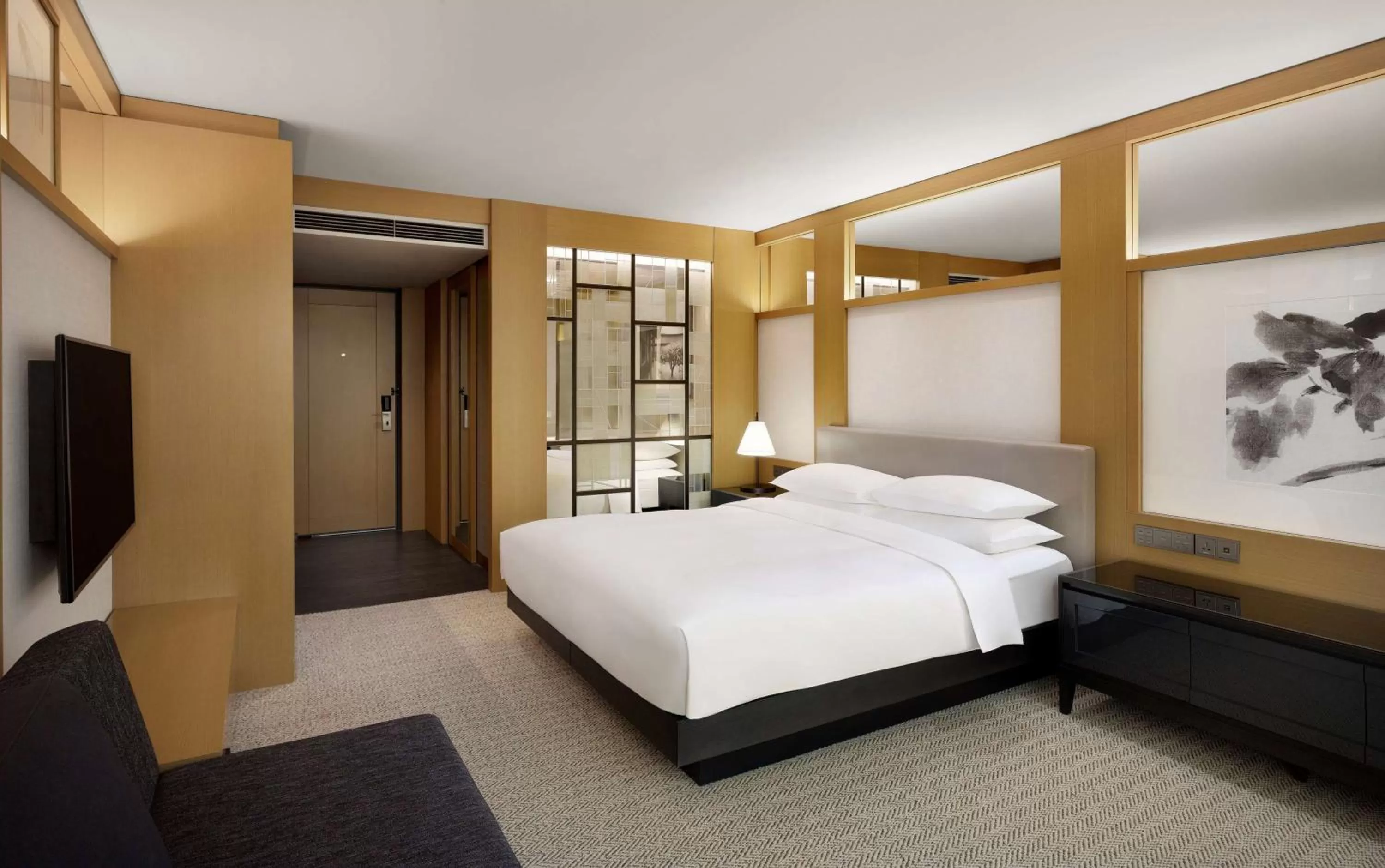 Photo of the whole room, Bed in Grand Hyatt Seoul