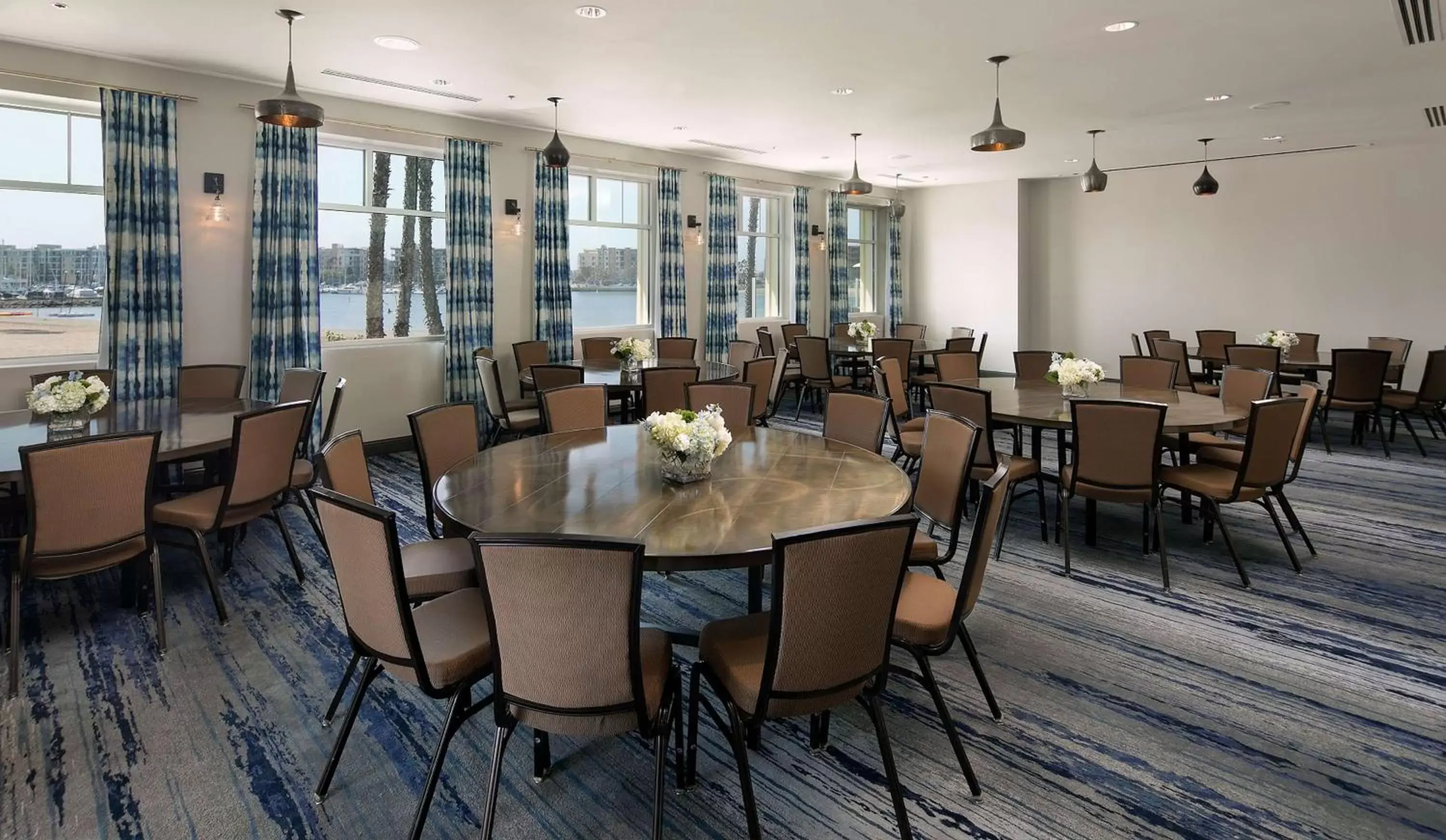 Meeting/conference room, Restaurant/Places to Eat in Jamaica Bay Inn Marina Del Rey Tapestry Collection by Hilton