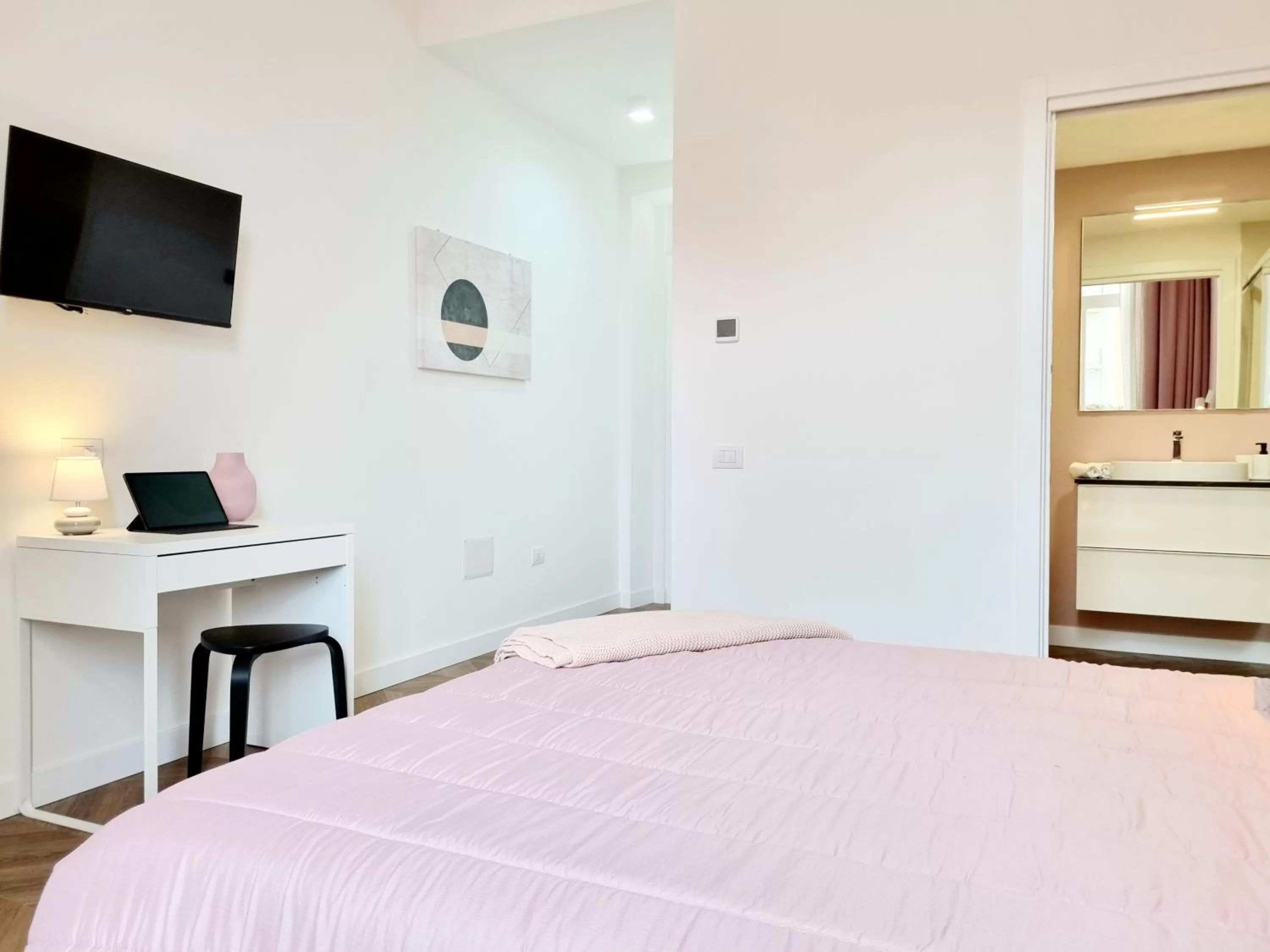 Bedroom, Bed in Glamour Suite Cagliari