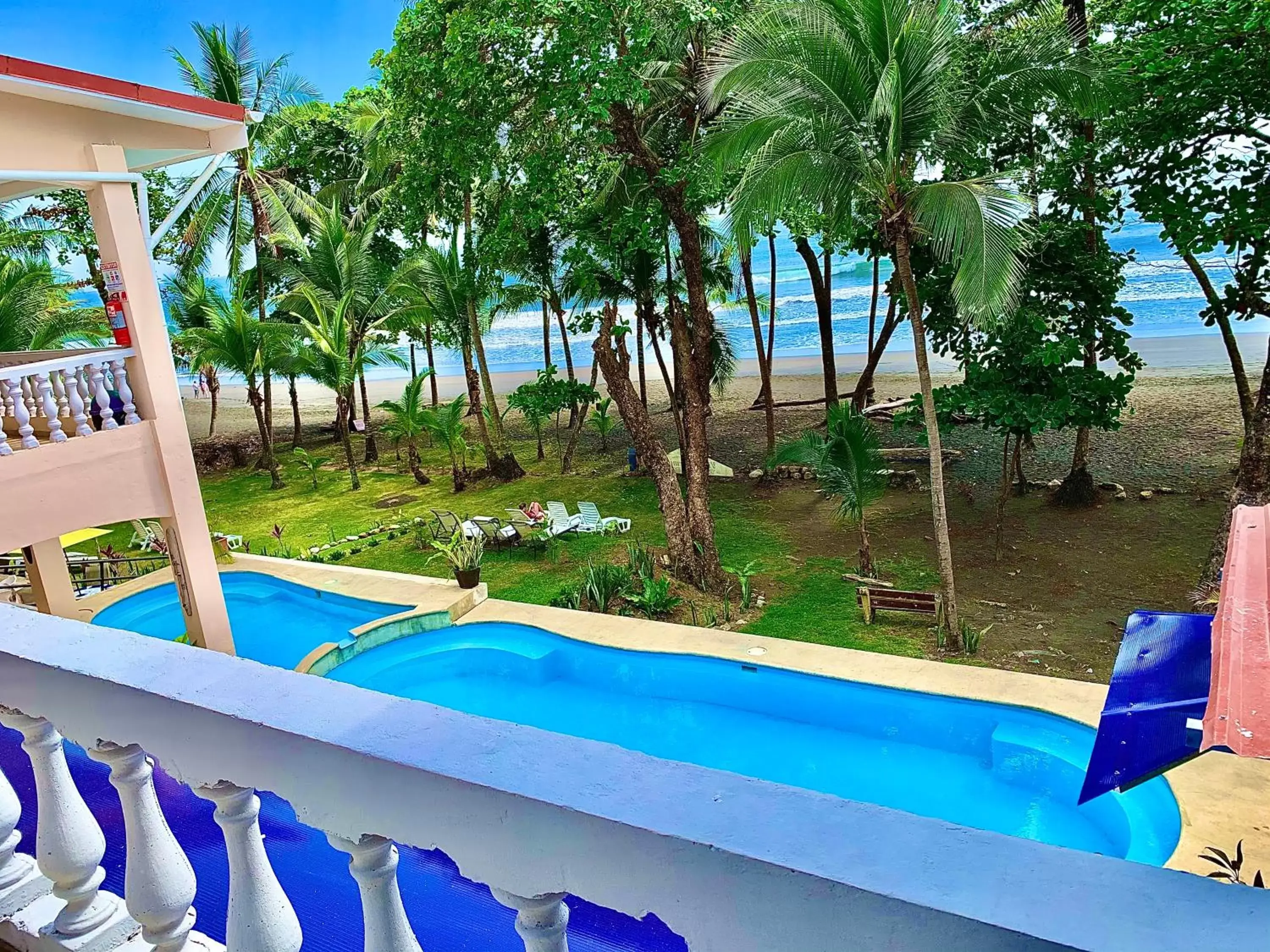 Beach, Pool View in Hotel Beachfront Vista Hermosa