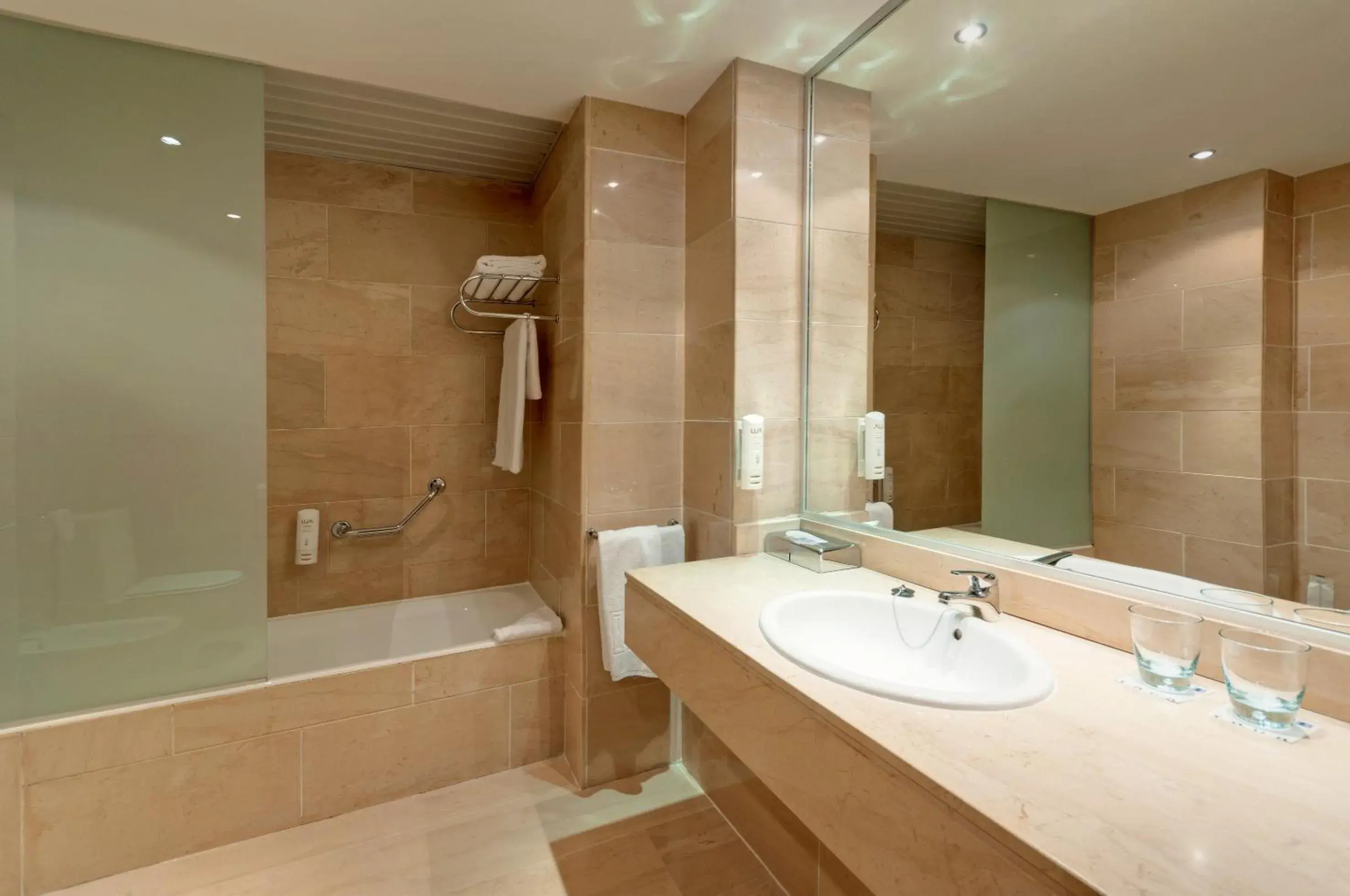 Bathroom in Hotel Ceuta Puerta de Africa