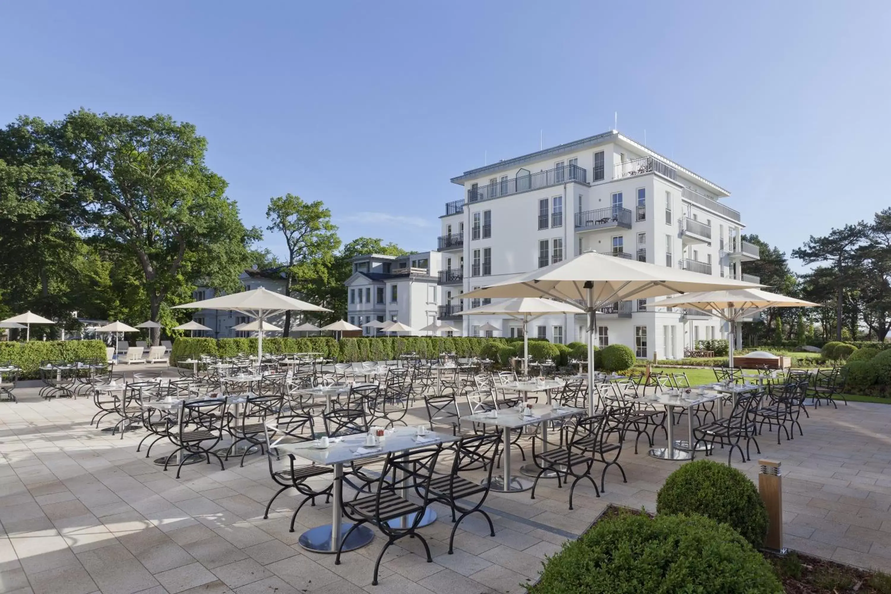 Facade/entrance, Restaurant/Places to Eat in Steigenberger Grandhotel & Spa Heringsdorf