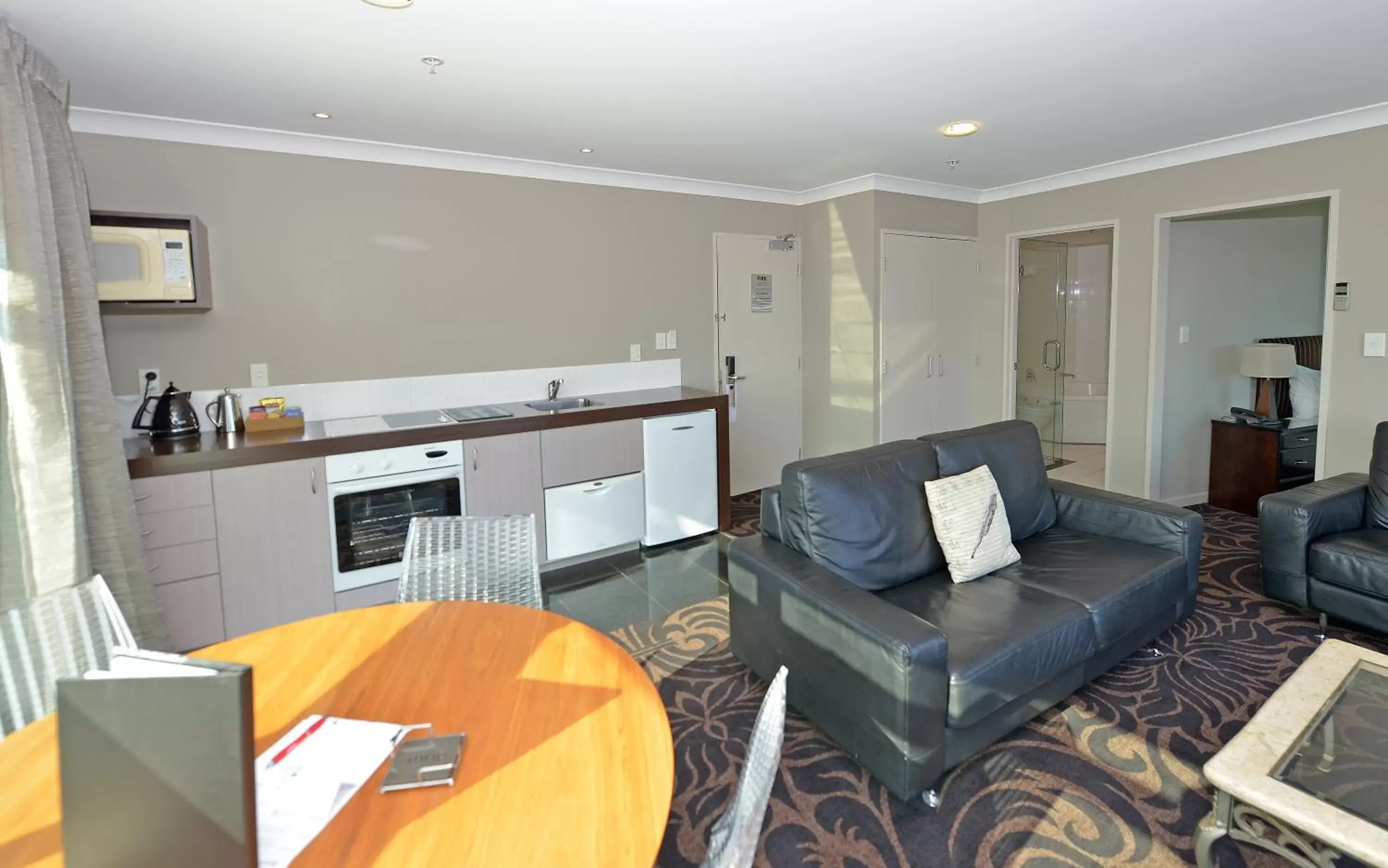 Kitchen or kitchenette, Seating Area in Millennium Hotel New Plymouth, Waterfront