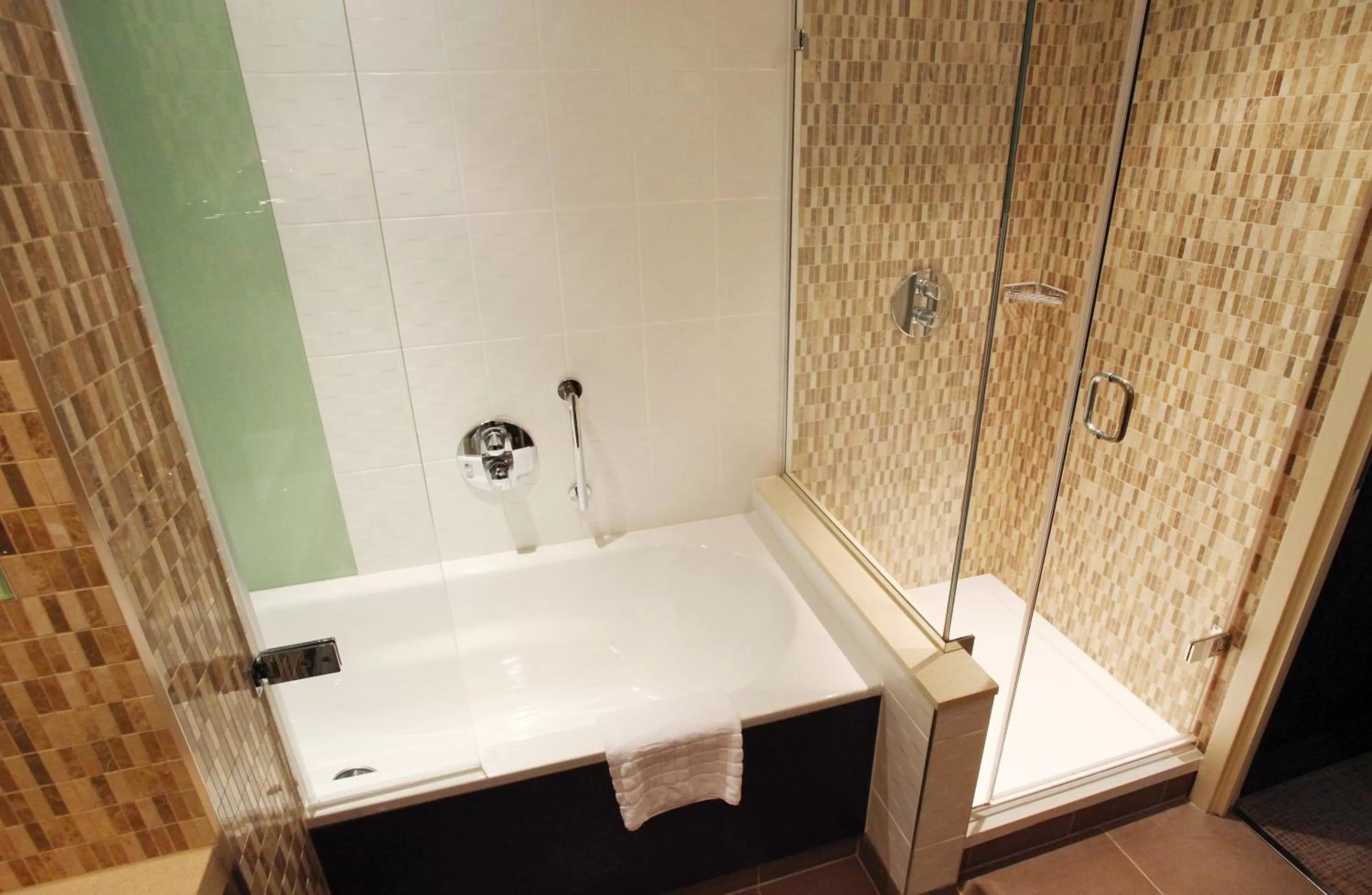 Bathroom in Crowne Plaza Reading