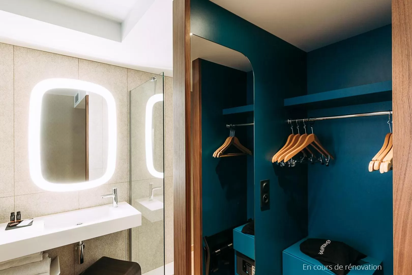 Bathroom in Oceania Paris Porte De Versailles