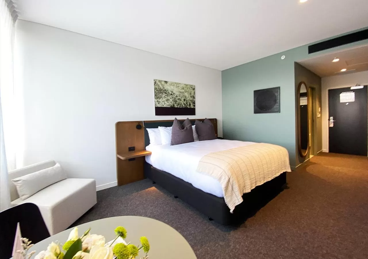 Bedroom, Bed in Sudima Queenstown Five Mile