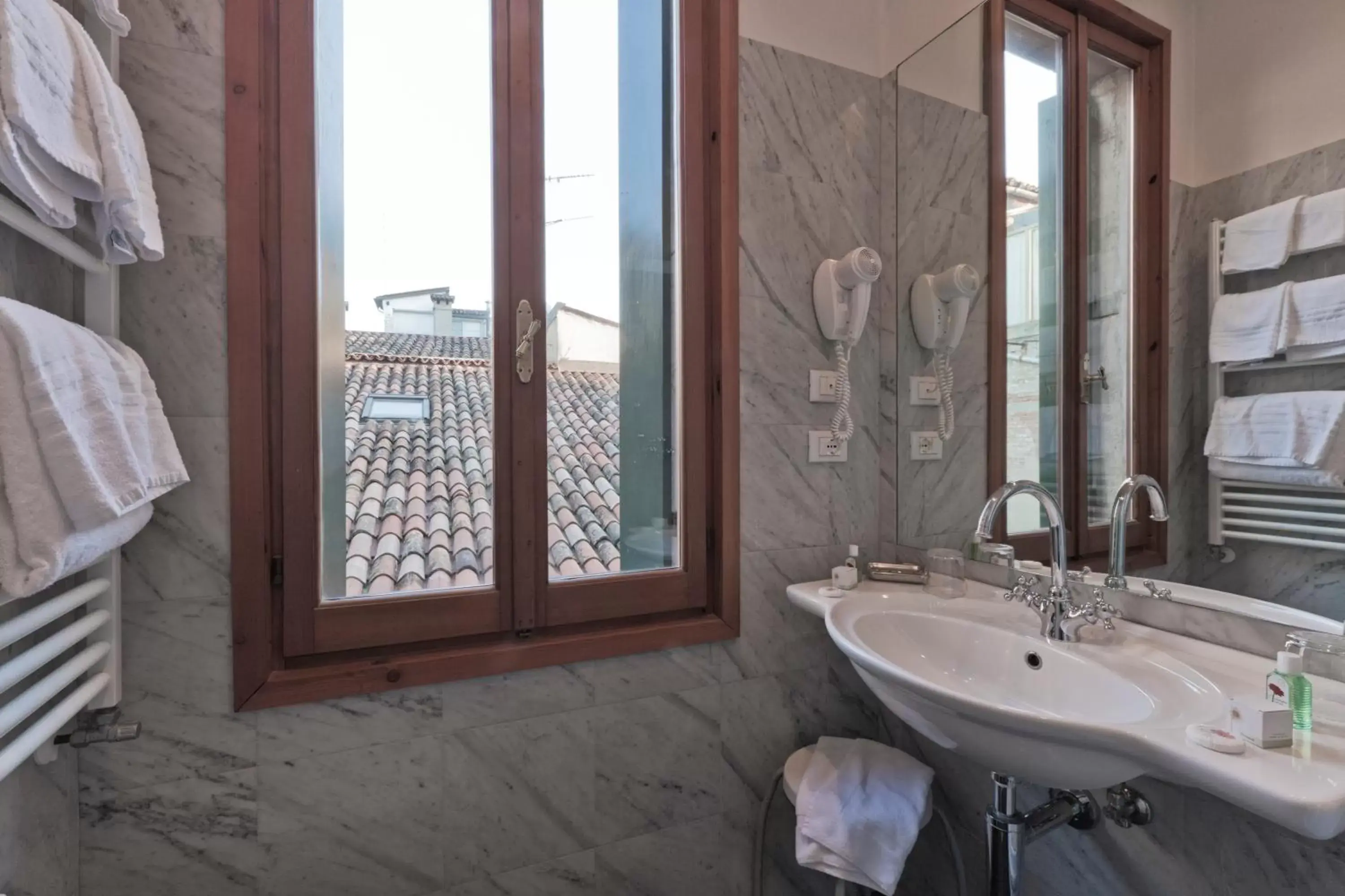 Shower, Bathroom in Palazzo Cendon Piano Antico
