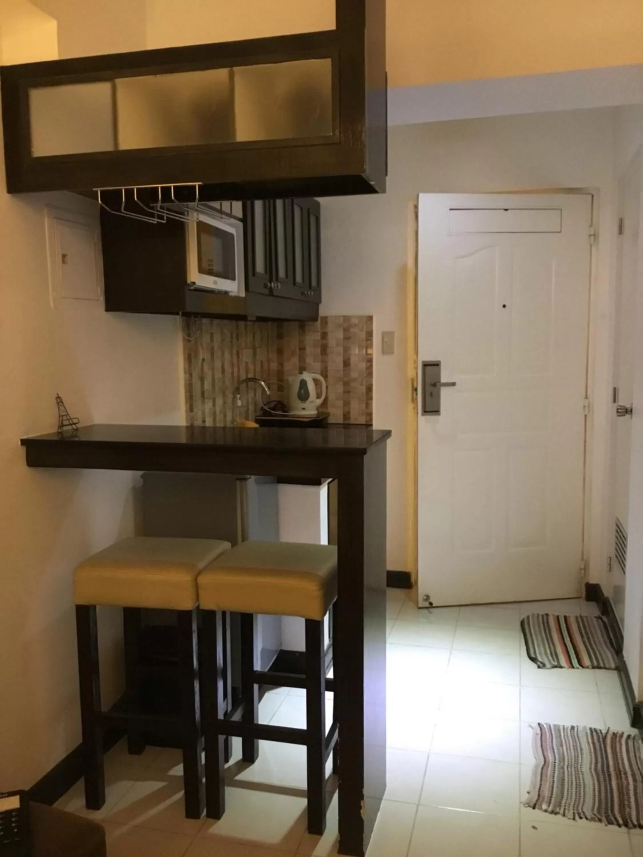 Condo with Free Swimming Pool & Viewing Deck