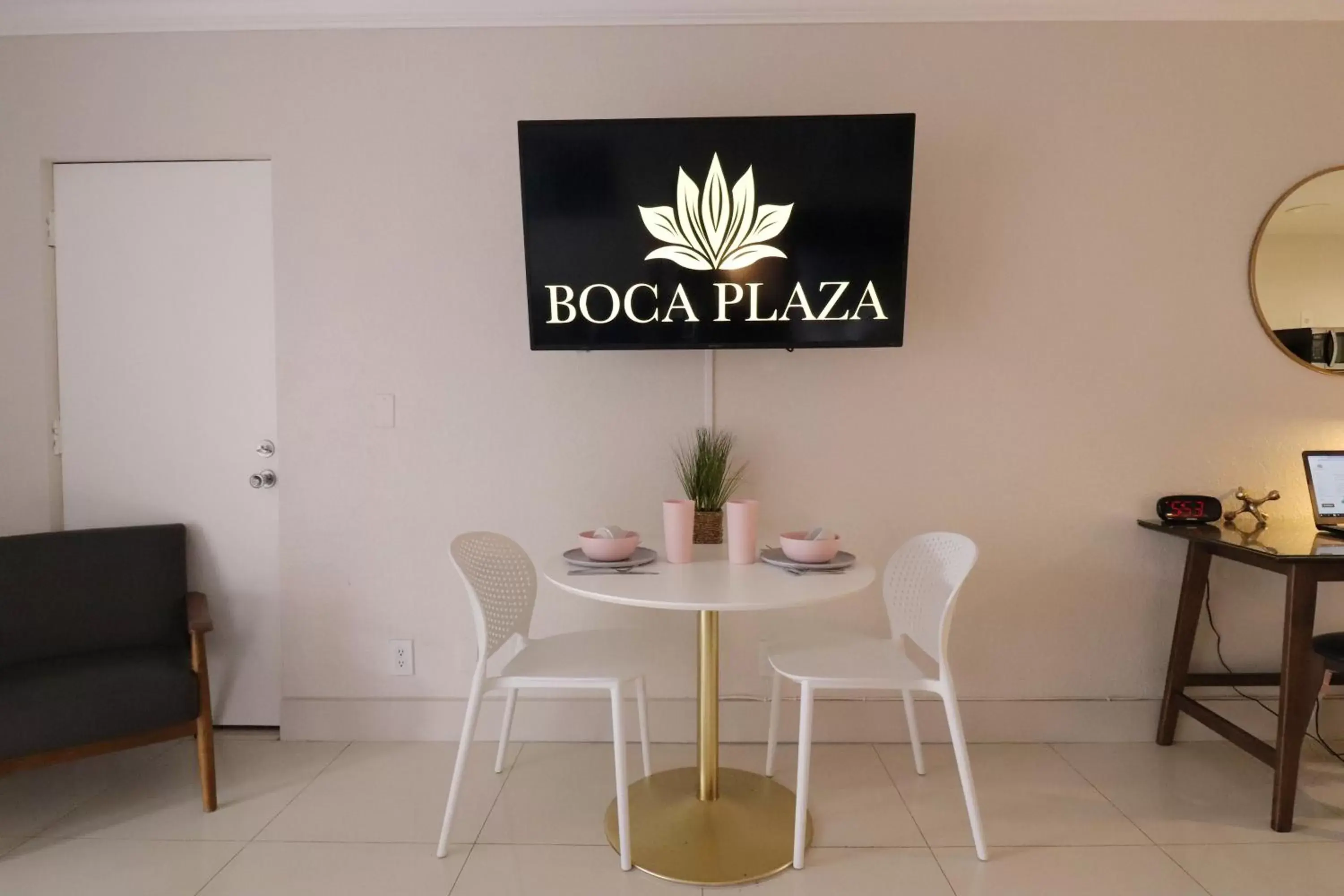 Dining area in Boca Plaza
