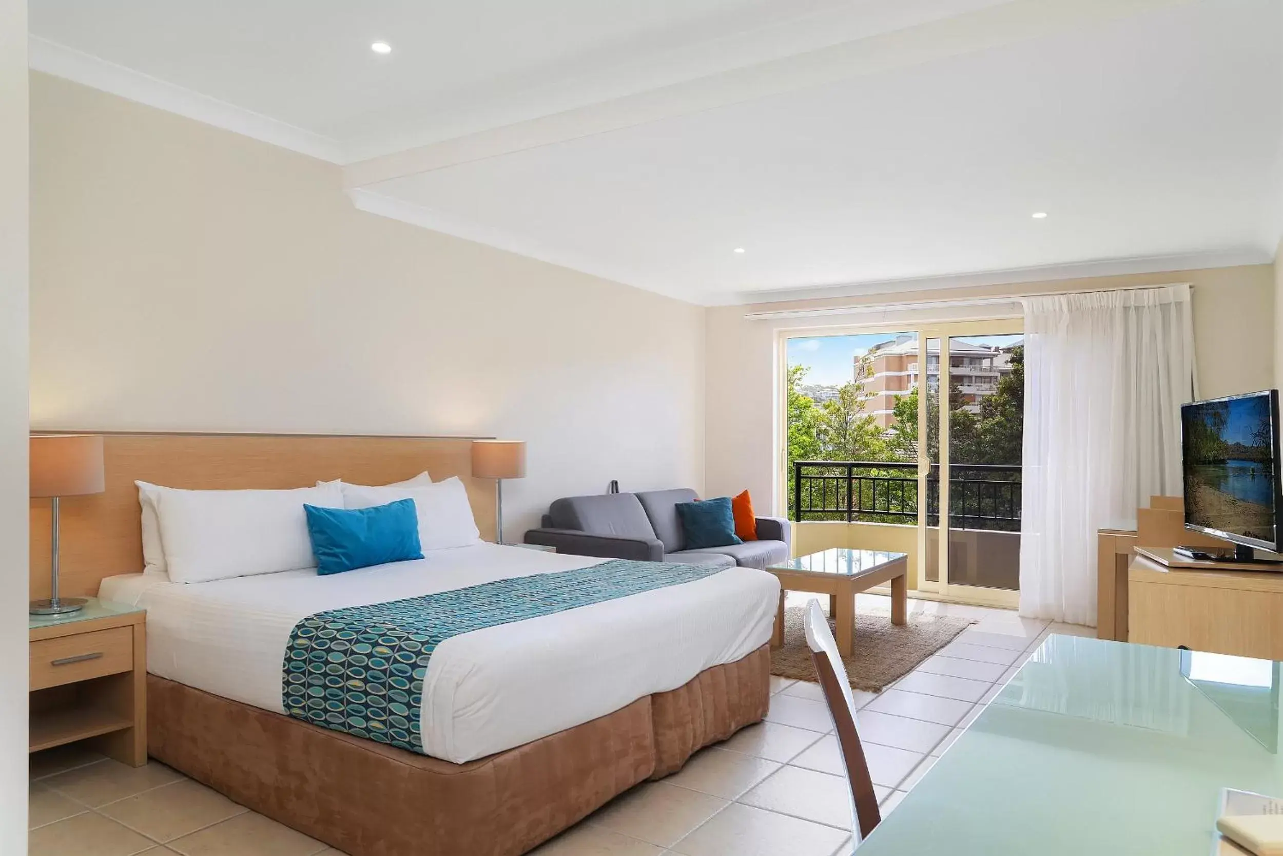 Photo of the whole room, Bed in Terrigal Sails Serviced Apartments