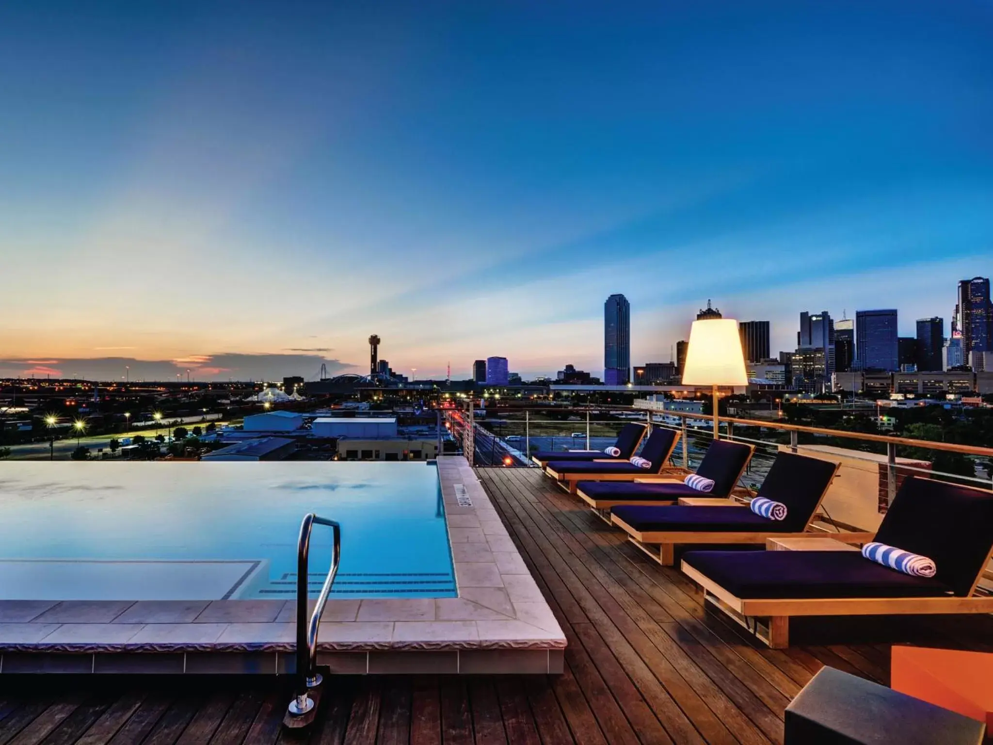 Swimming Pool in Canvas Hotel Dallas