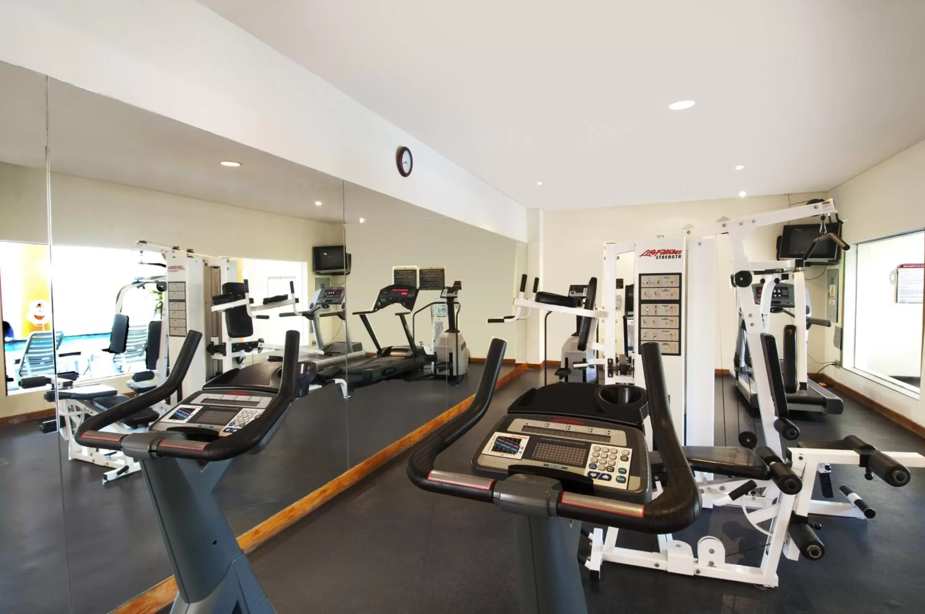 Spa and wellness centre/facilities, Fitness Center/Facilities in Fiesta Inn Hermosillo