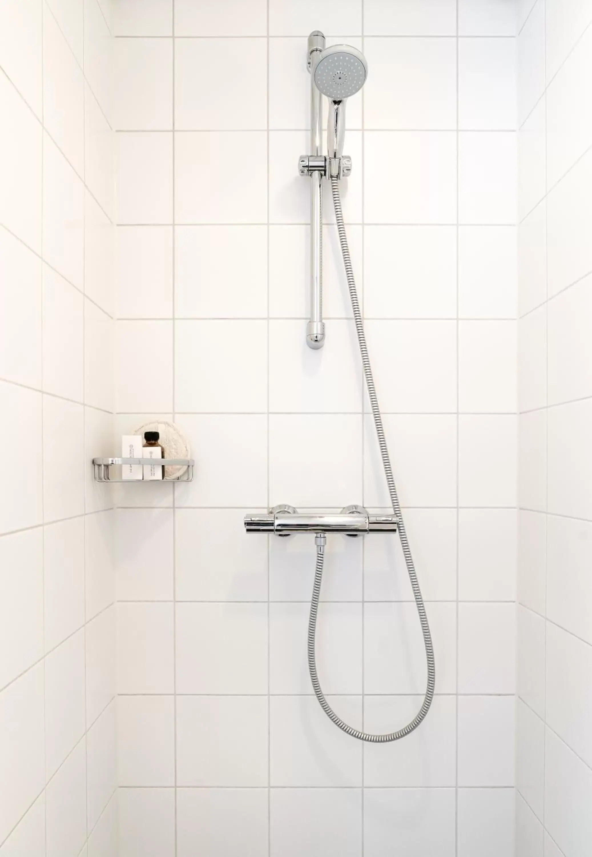 Shower, Bathroom in Hotel De Koepoort