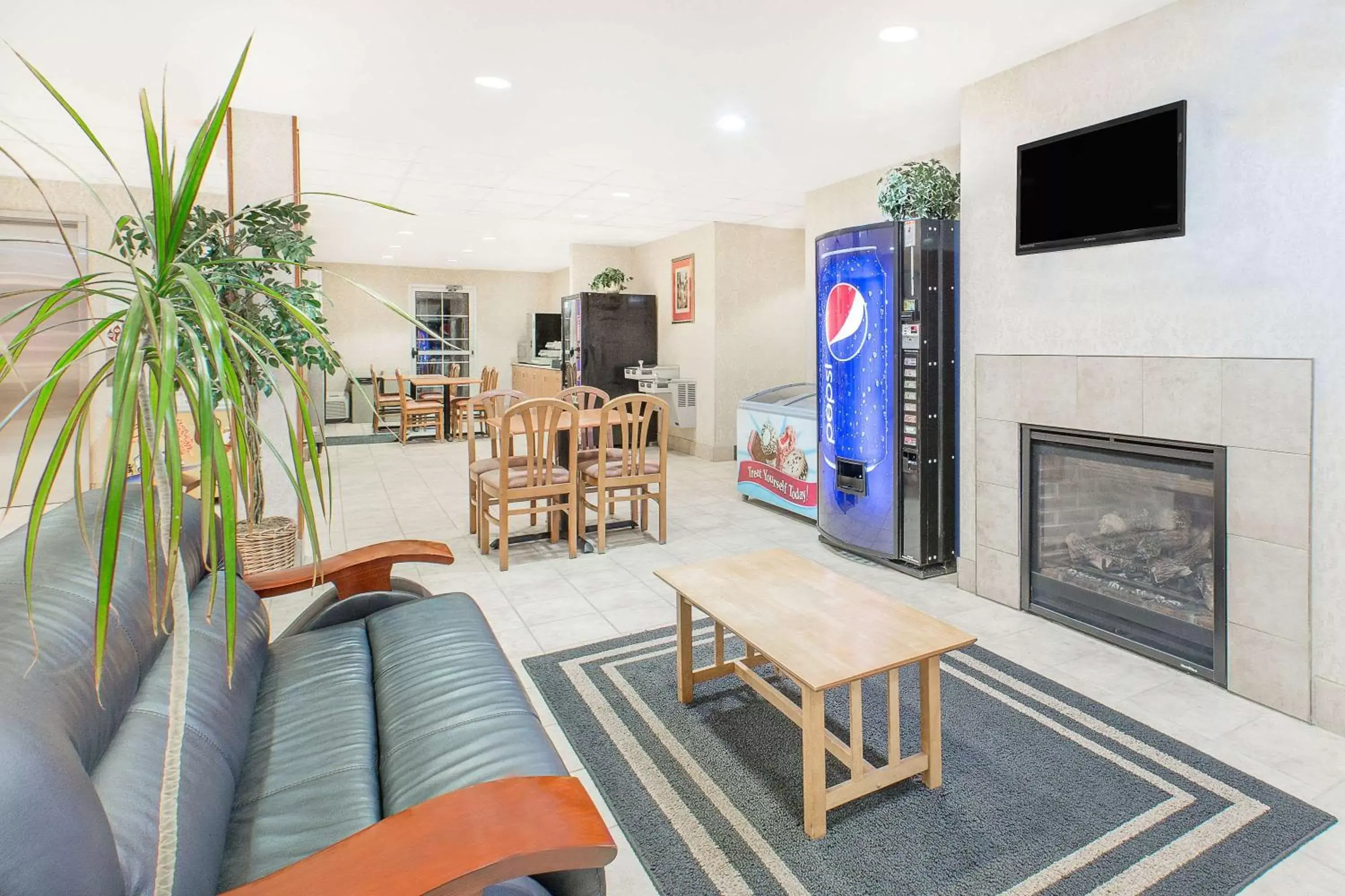 Lobby or reception, Seating Area in Microtel Inn & Suites by Wyndham Colfax