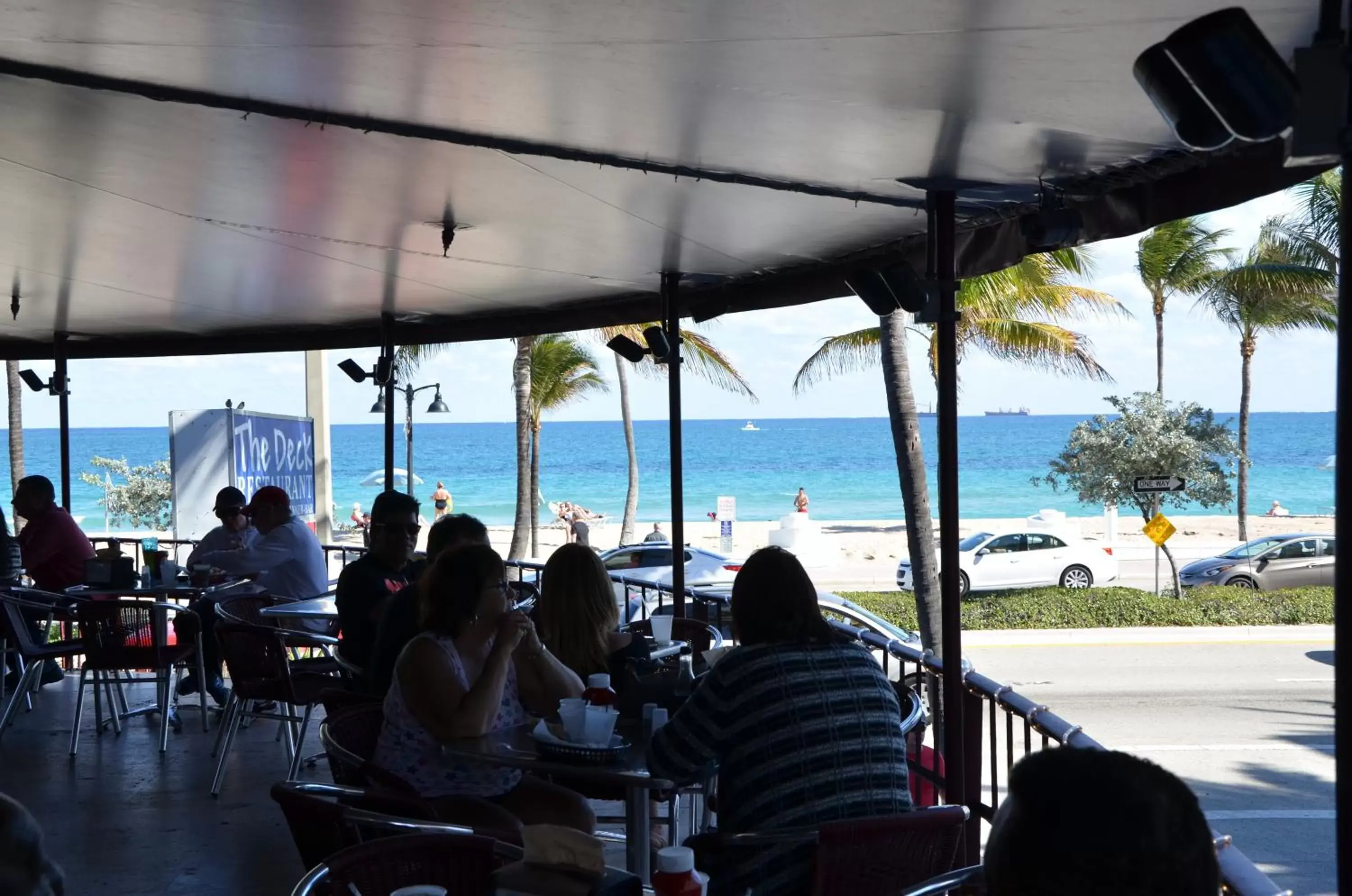 Restaurant/Places to Eat in Sea Club Ocean Resort