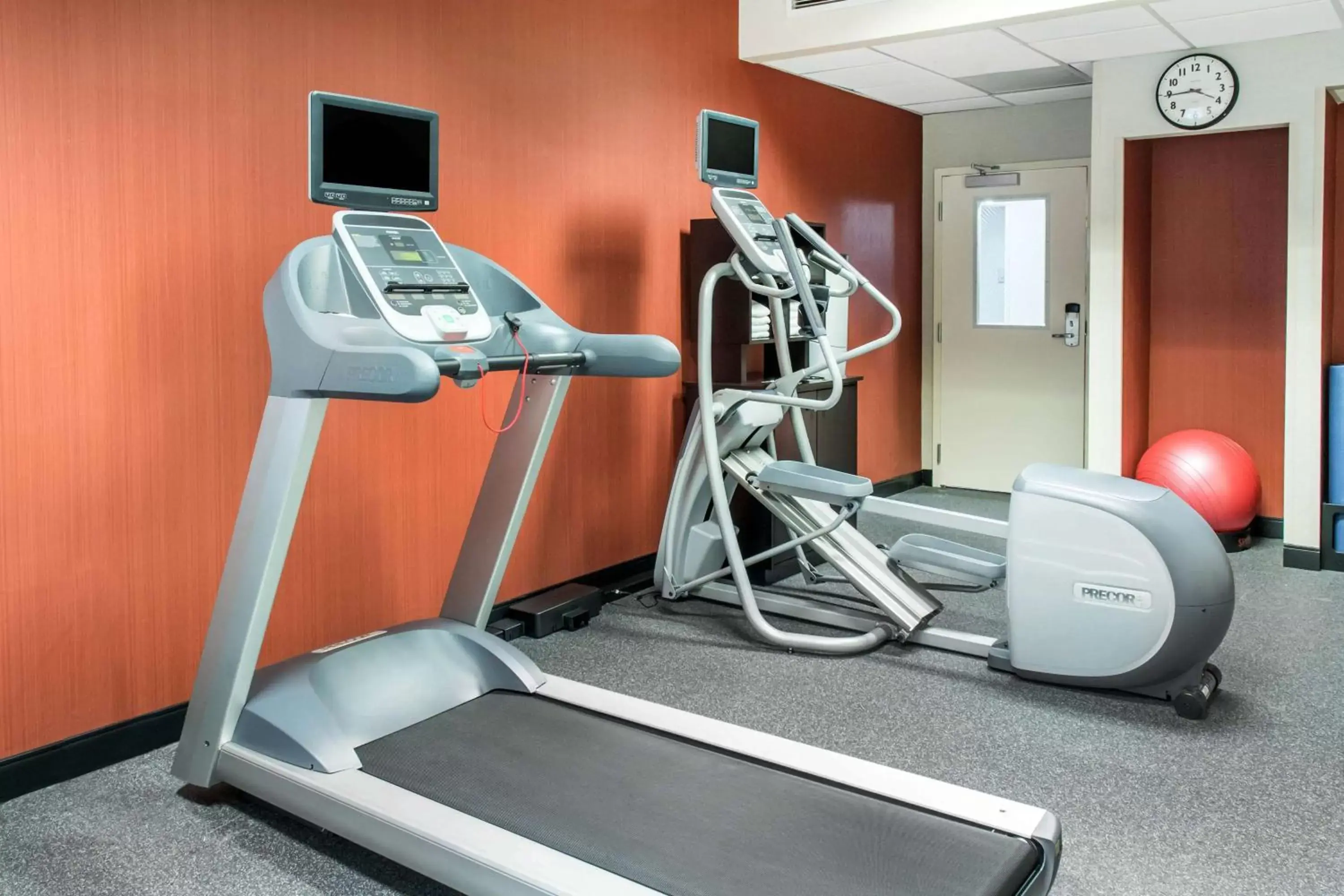 Fitness centre/facilities, Fitness Center/Facilities in Hampton Inn Douglas