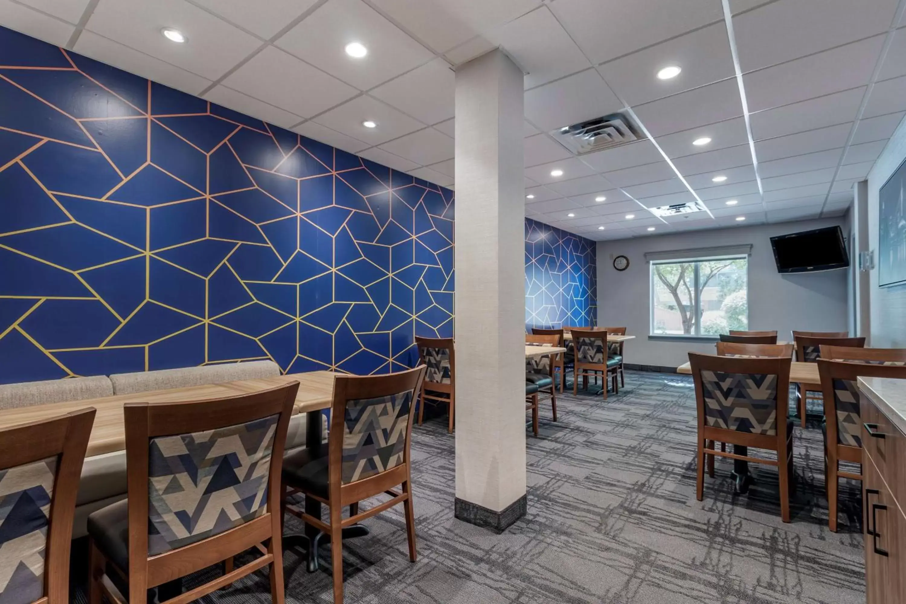 Meeting/conference room, Restaurant/Places to Eat in Best Western Plus Pembina Inn & Suites
