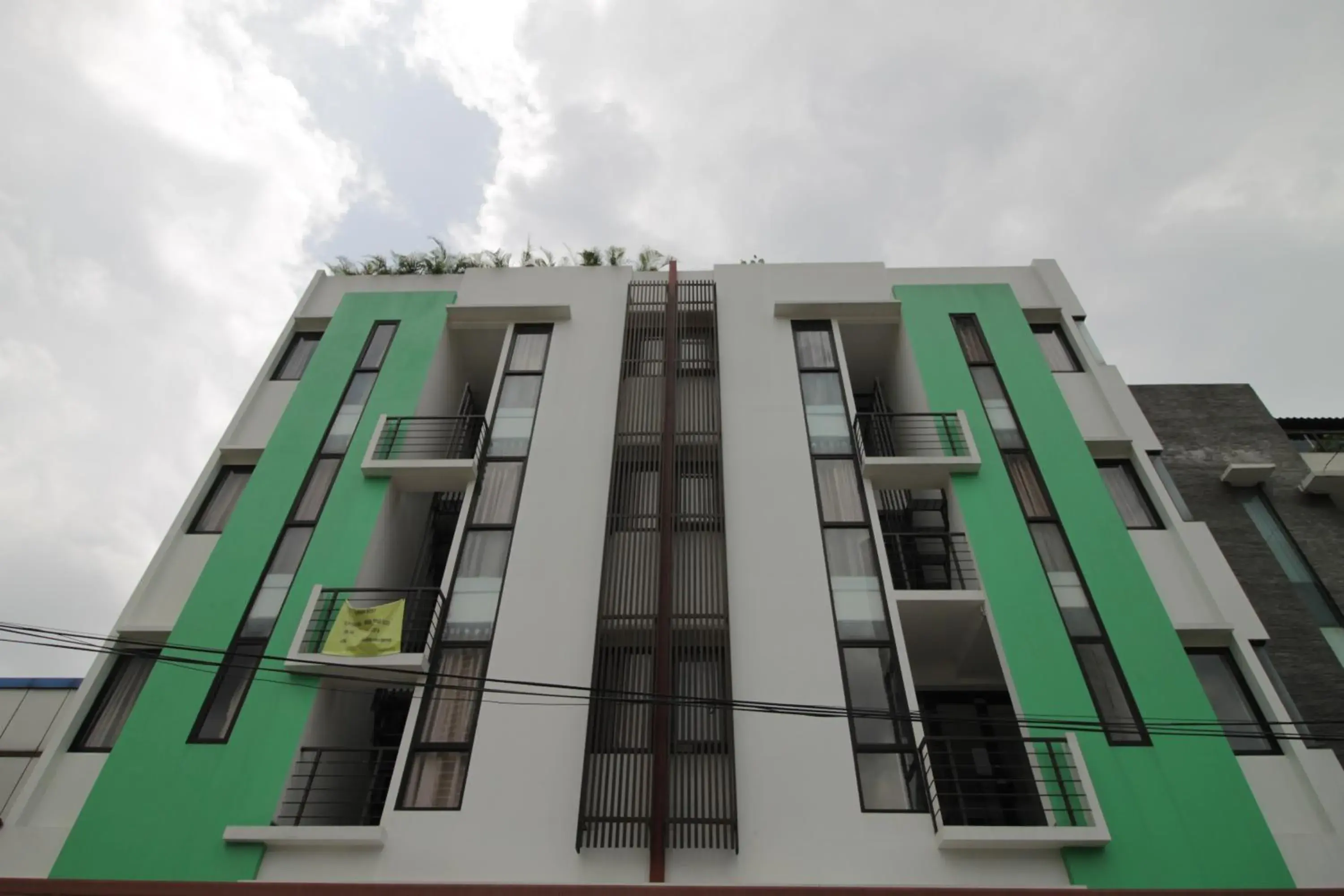 Property building in RedDoorz Plus near Plaza Indonesia Property building in RedDoorz Plus near Plaza Indonesia