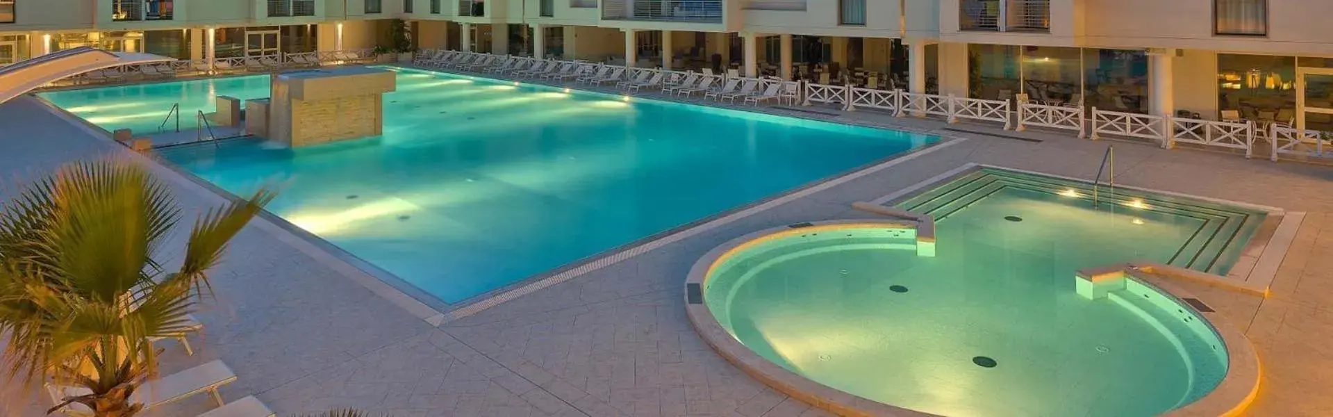 Swimming Pool in Hotel Terme Marine Leopoldo Ii
