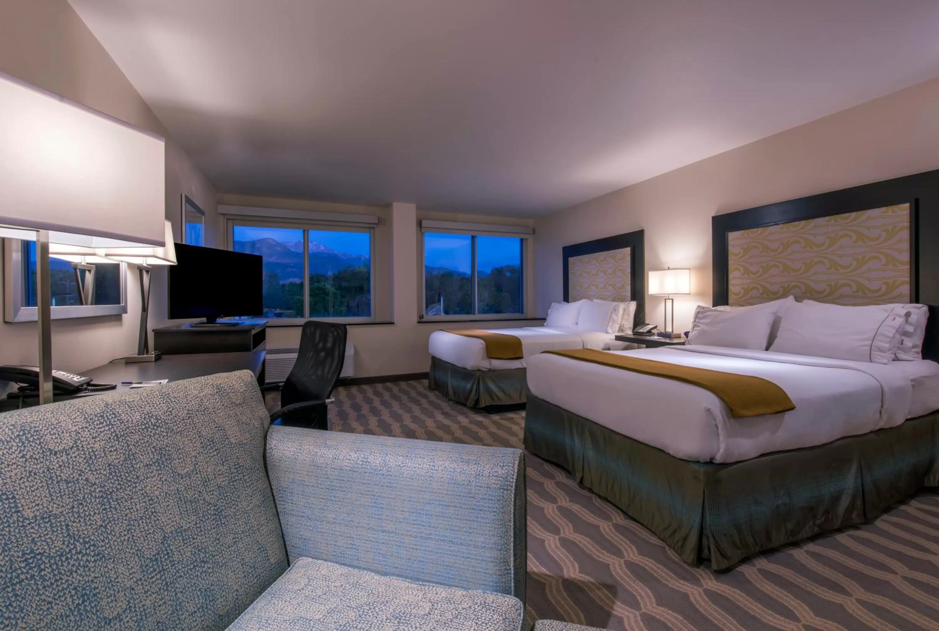 Bedroom, Bed in Holiday Inn Express & Suites Colorado Springs Central by IHG