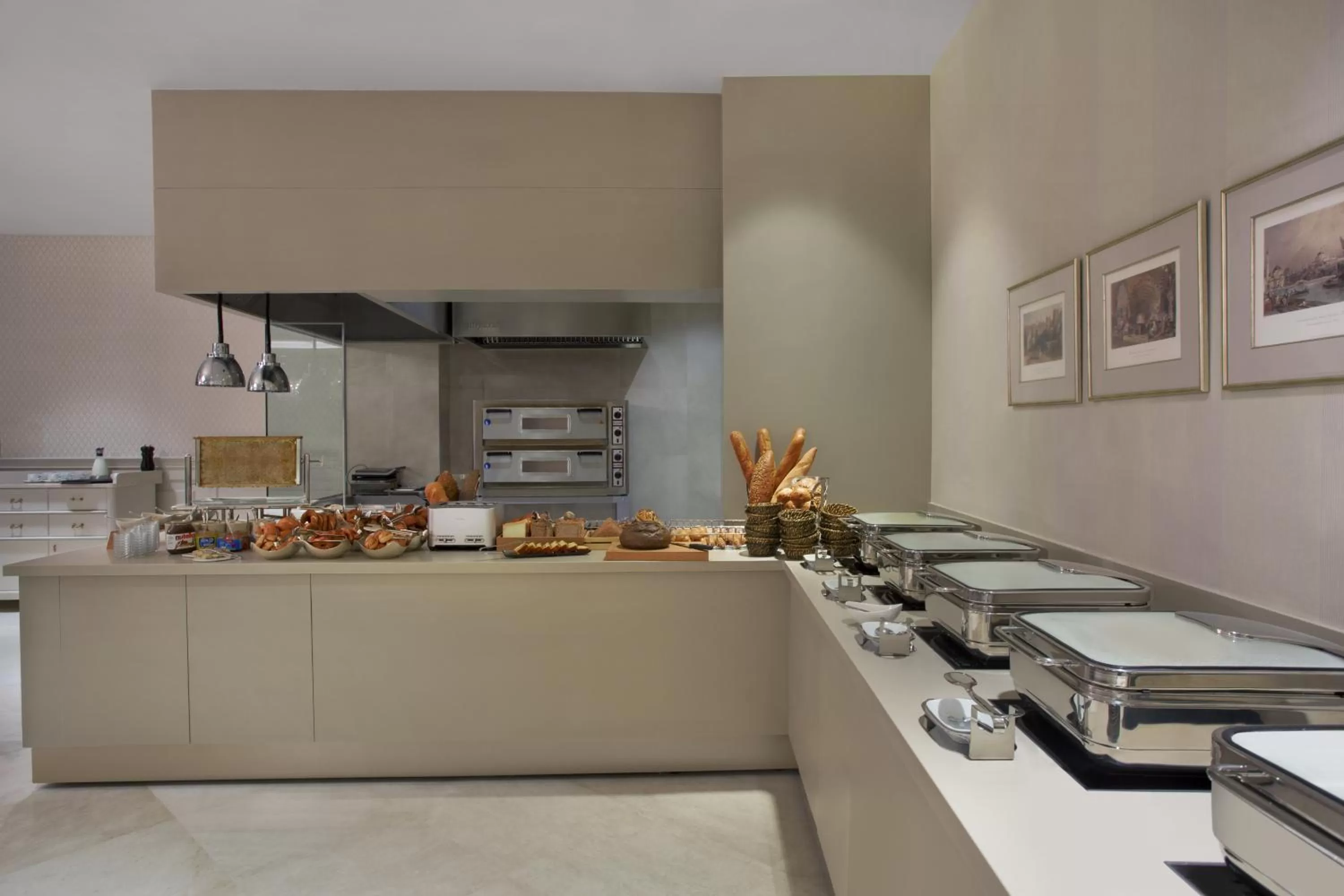 Restaurant/places to eat in Lazzoni Hotel