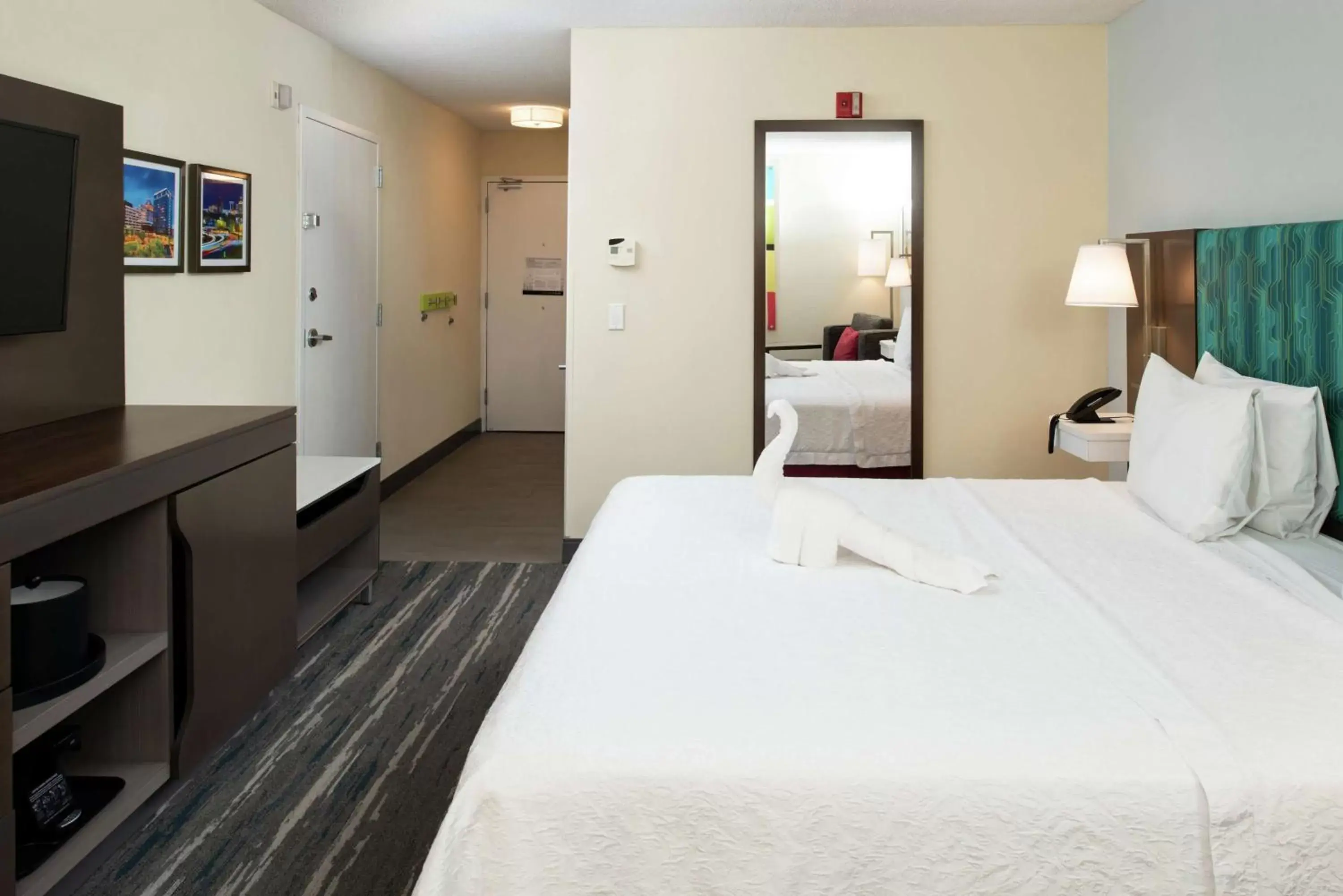 Photo of the whole room, Bed in Hampton Inn Greensboro Airport