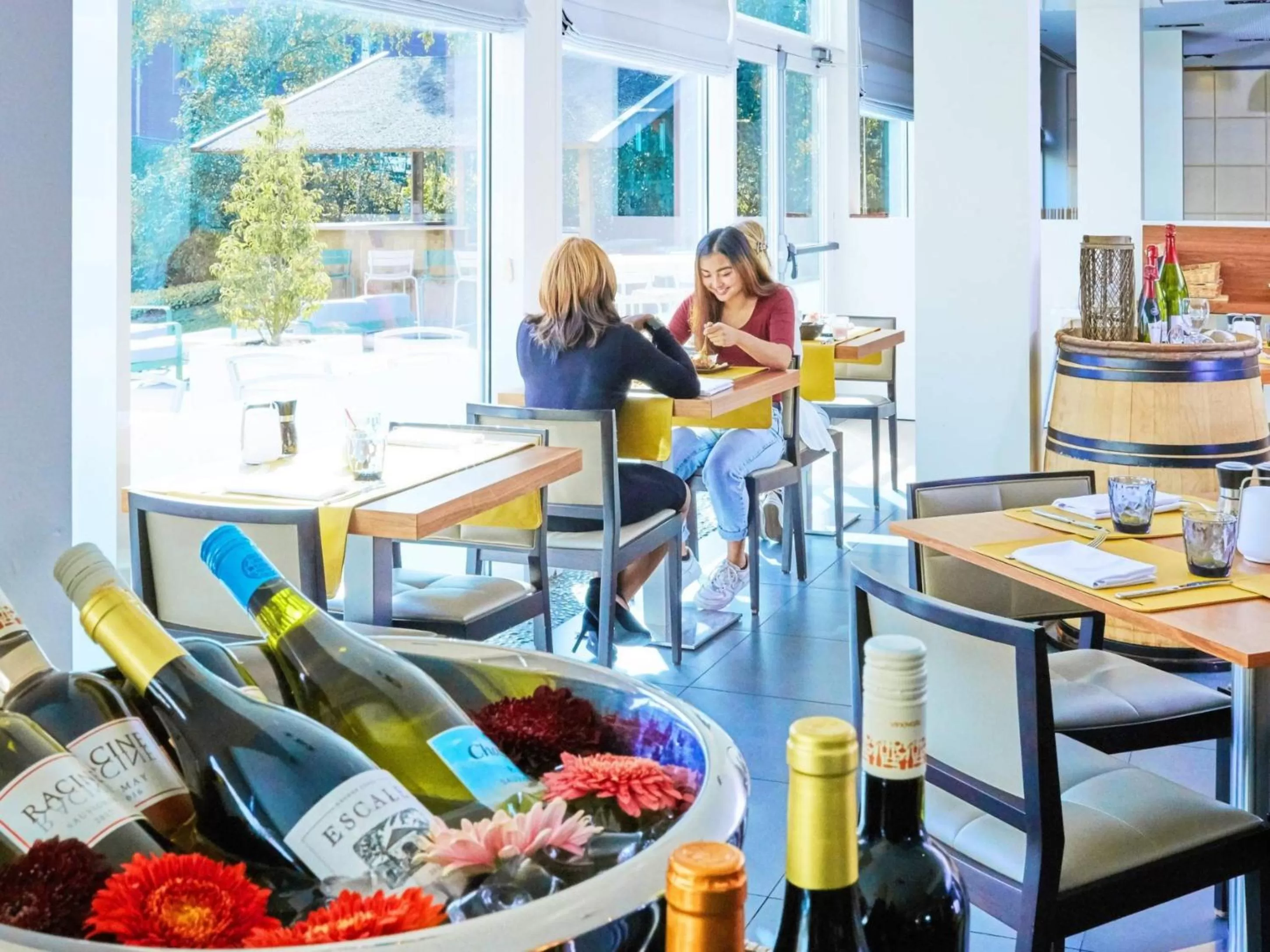 Restaurant/places to eat in Novotel Antwerpen - Ekeren