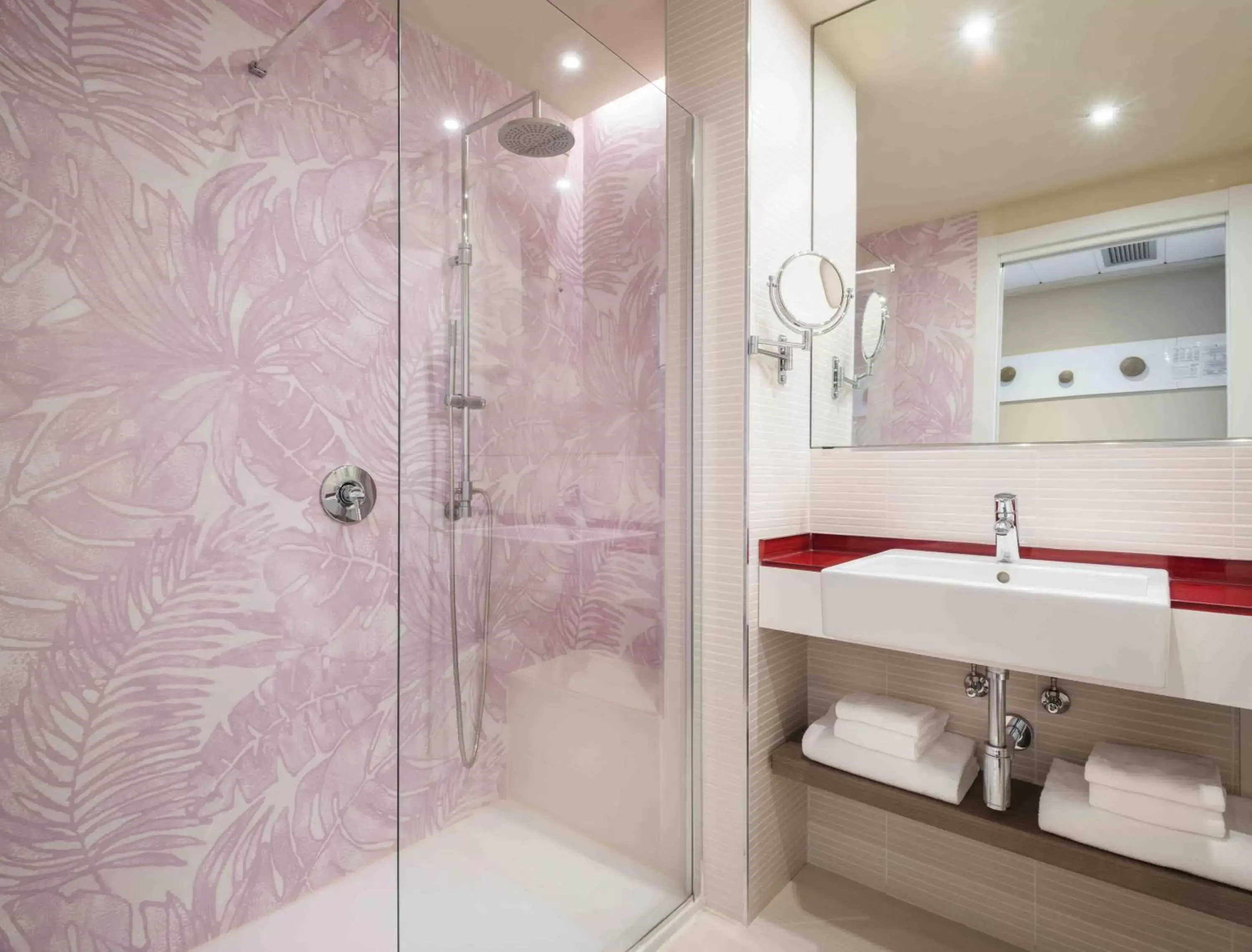 Bathroom in Enjoy Garda Hotel