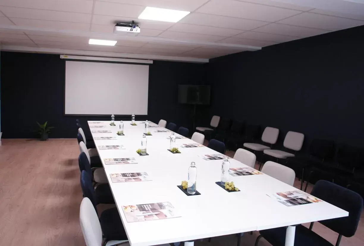 Meeting/conference room, Business Area/Conference Room in Brit Hotel Marseille Aéroport - A&S